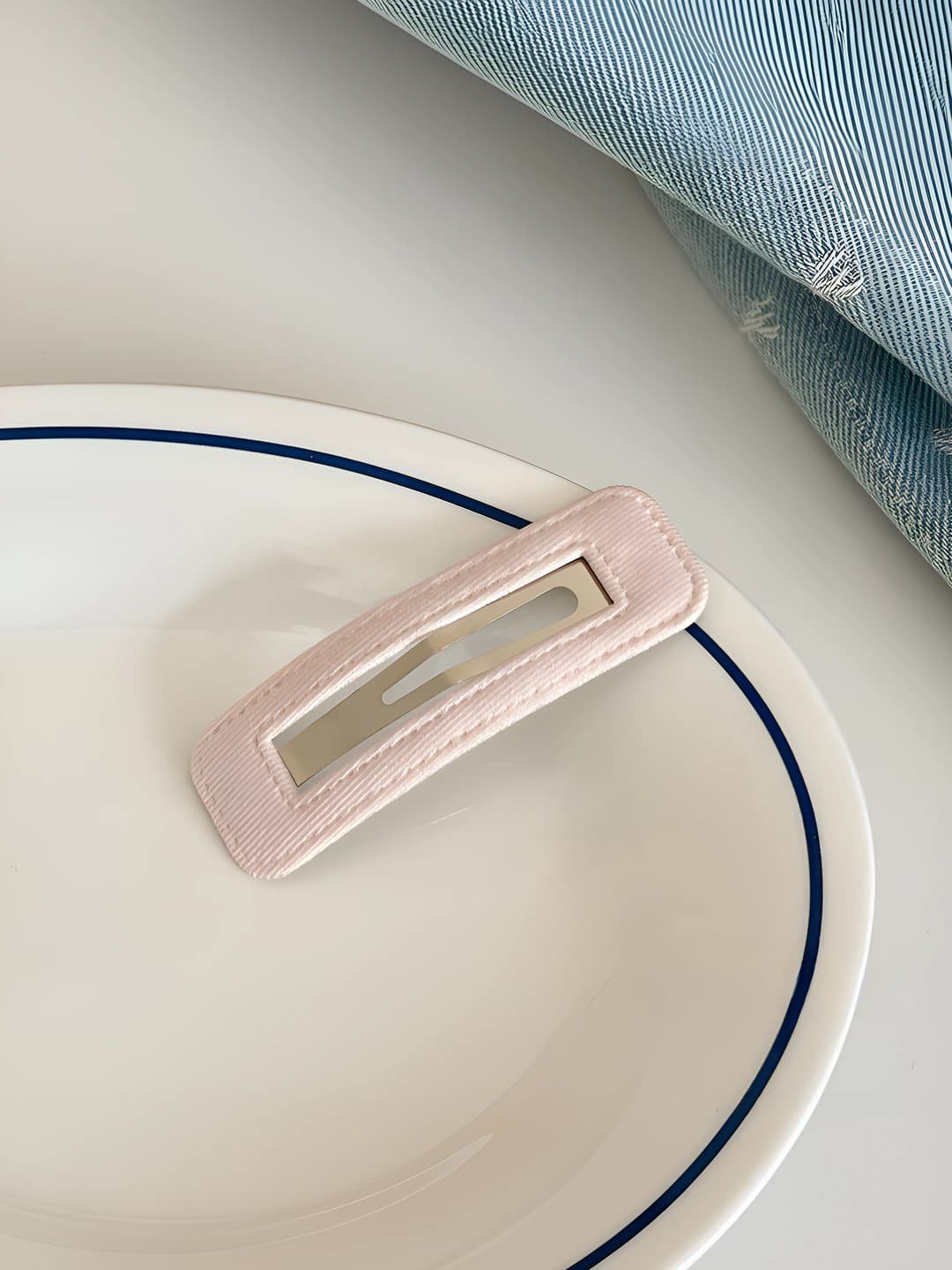 Pink rectangular hair clip