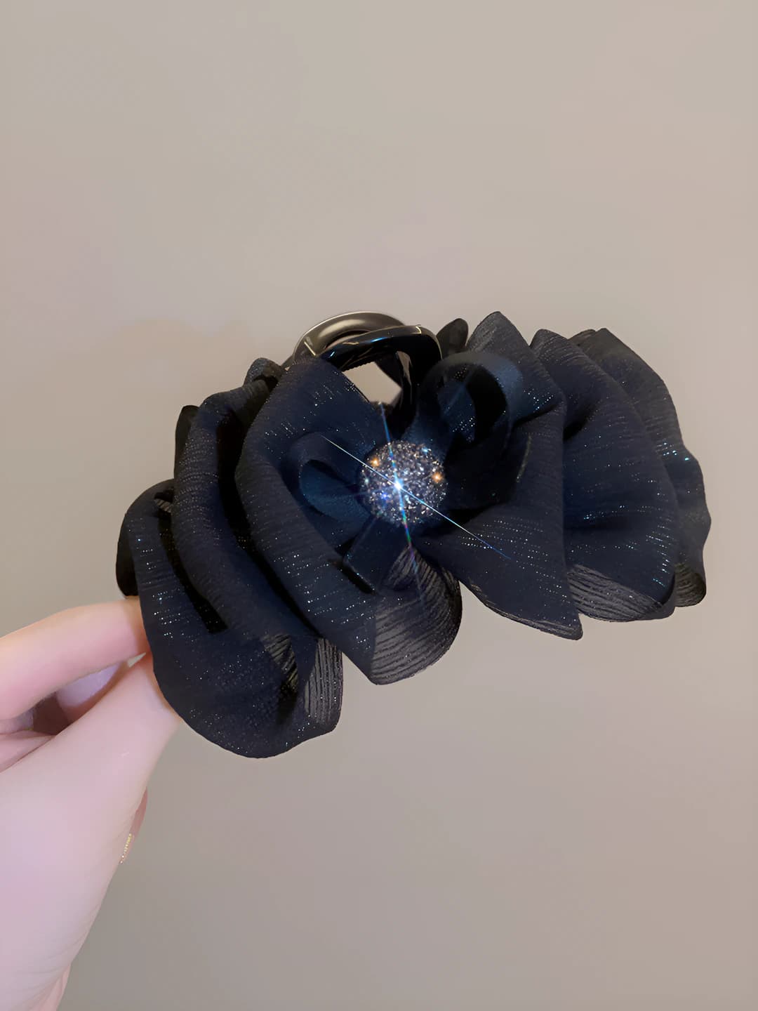 Black diamond ball 8 cm claw clip
