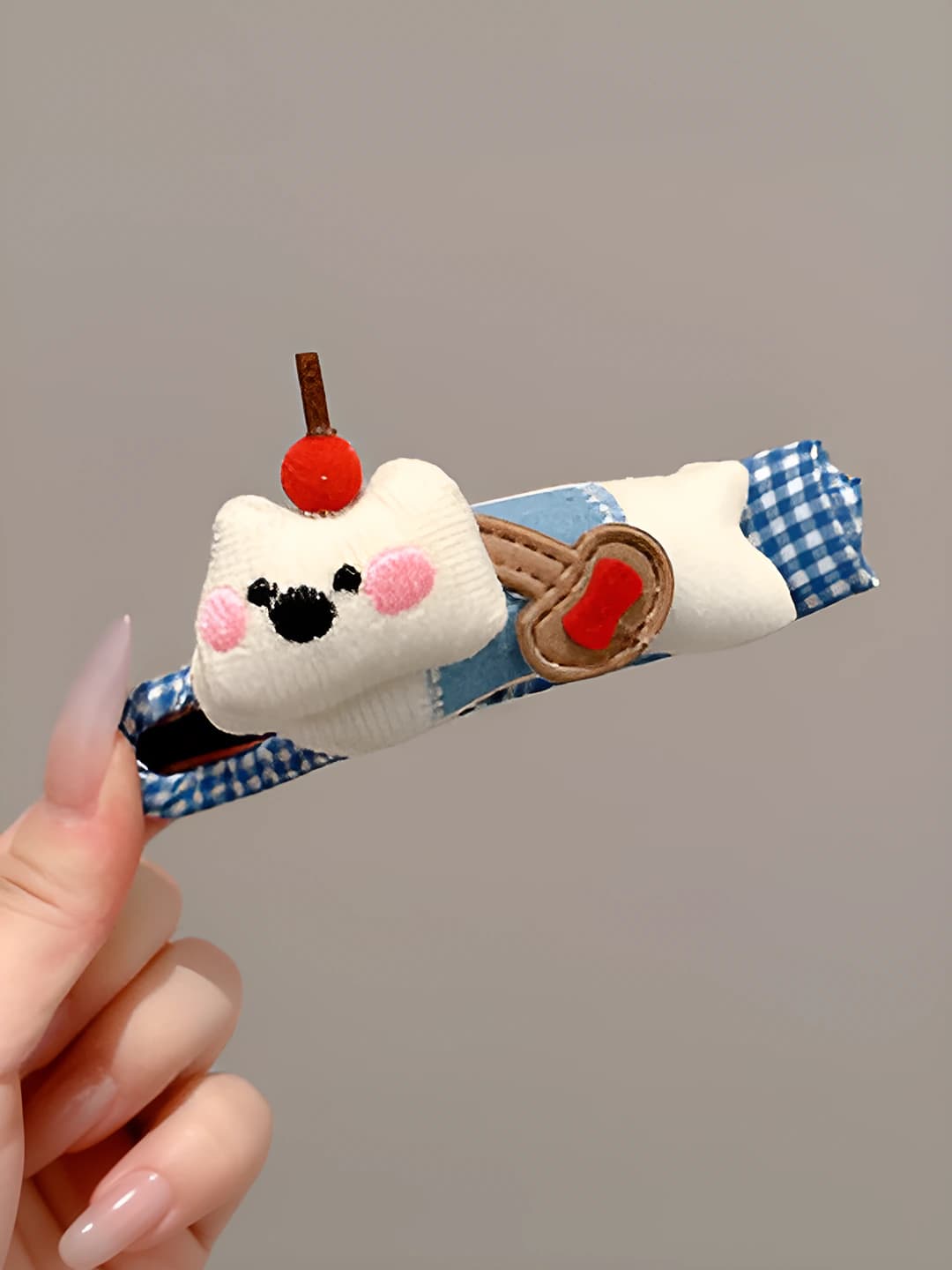Blue base white puppy clip 12 cm