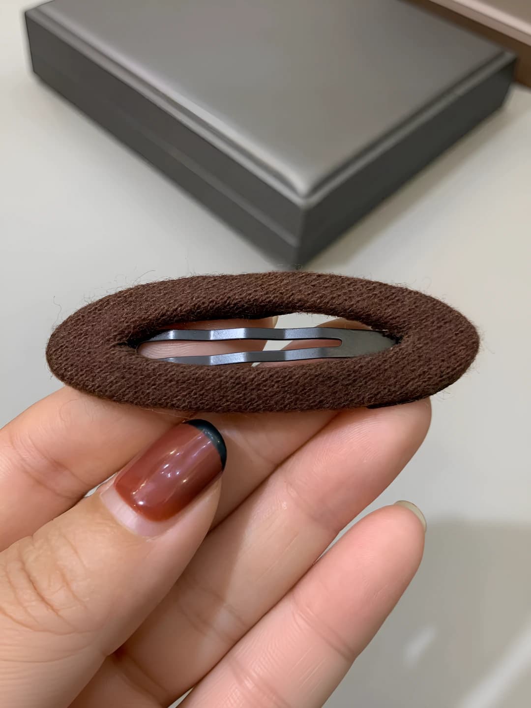 Oval, coffee [len. 7.5 cm]