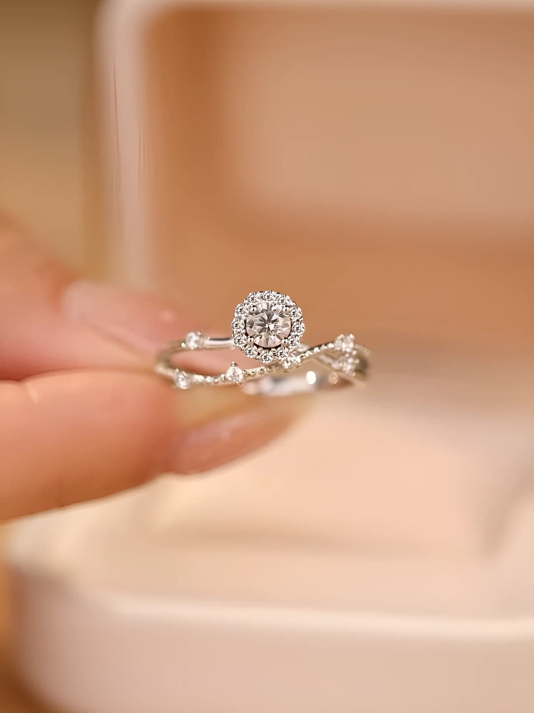 Round diamond, white gold