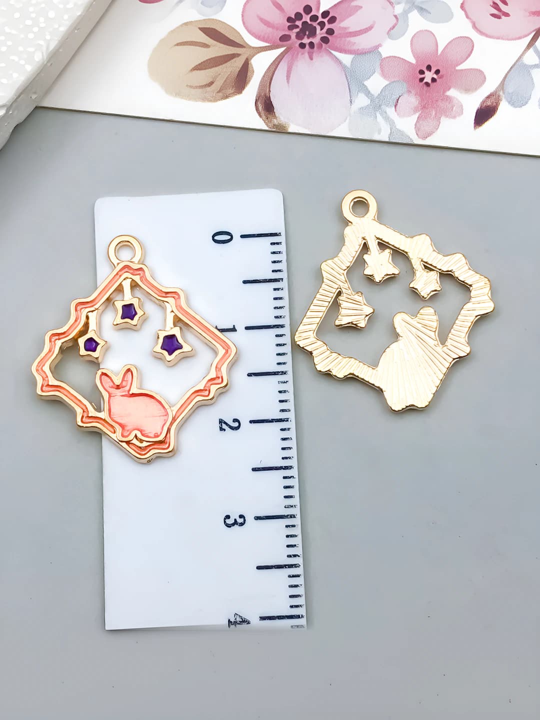 Pushti romblimon quyonchik, 21x25mm, 1.35g