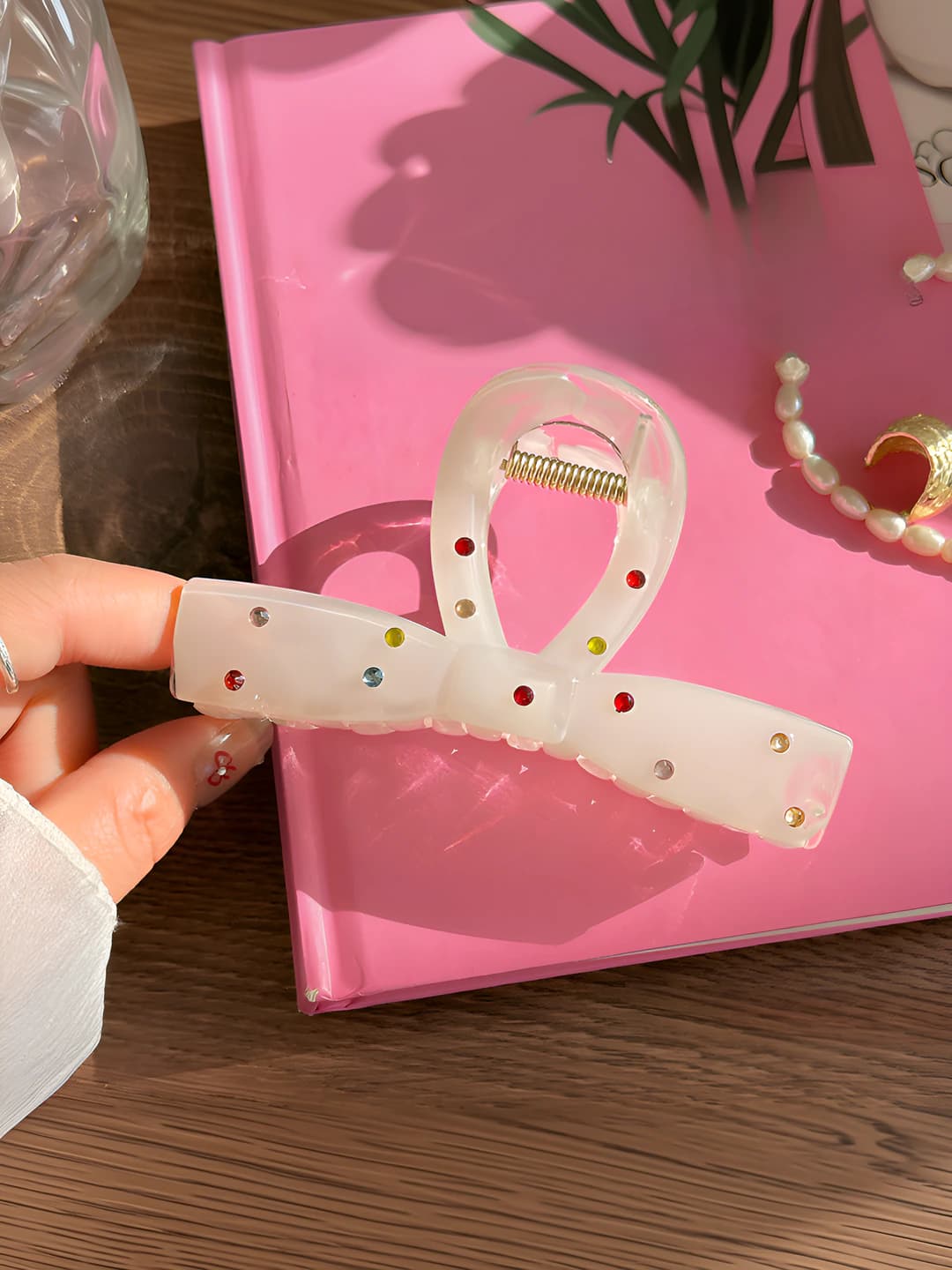 Bow claw clip