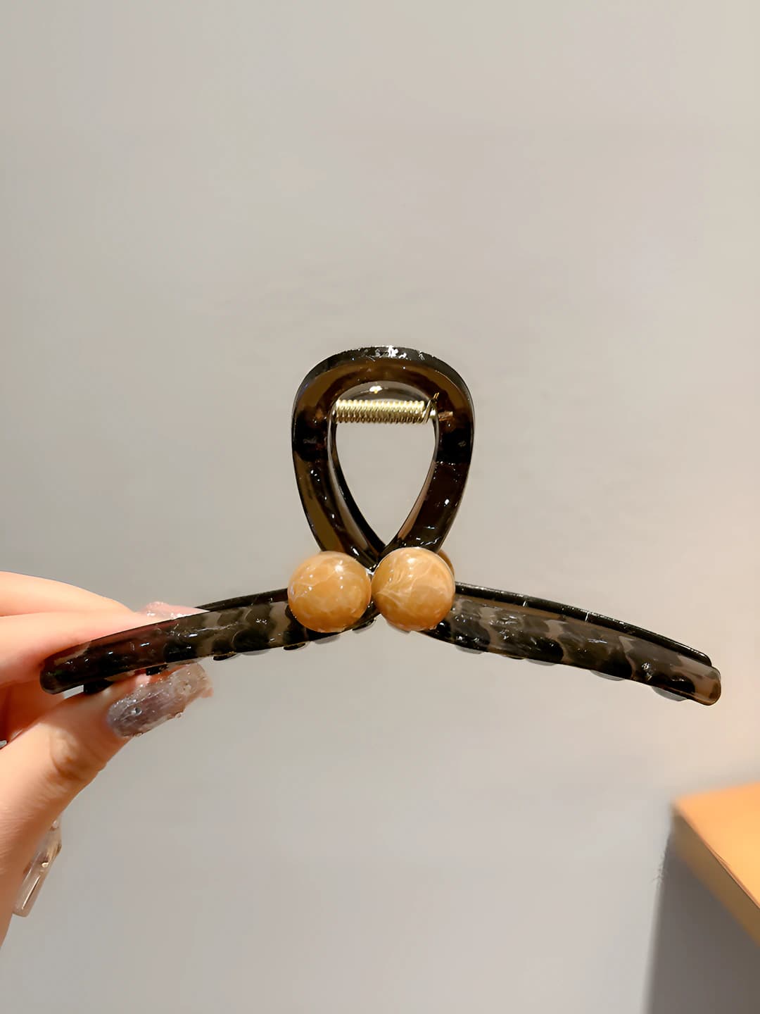 8# Amber glossy pearl clip 15cm
