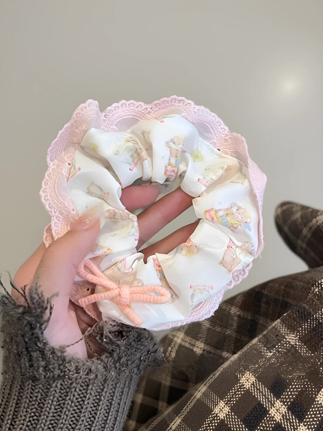 Pink bow scrunchie 10 cm