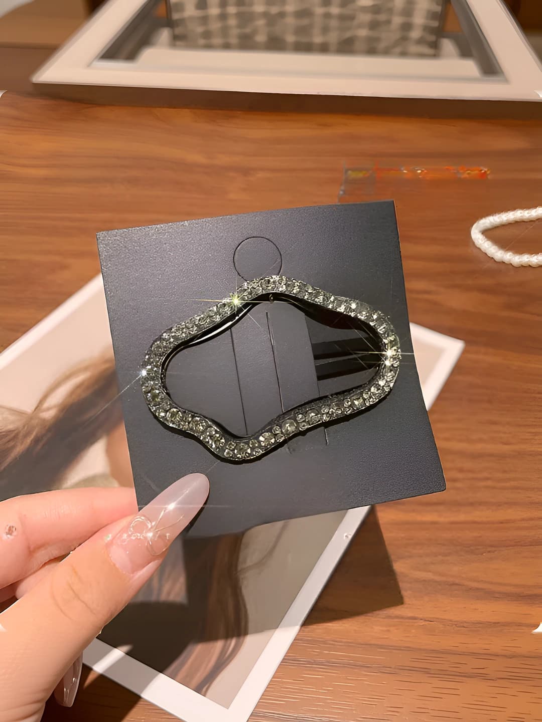 Black-grey, diamond cloud