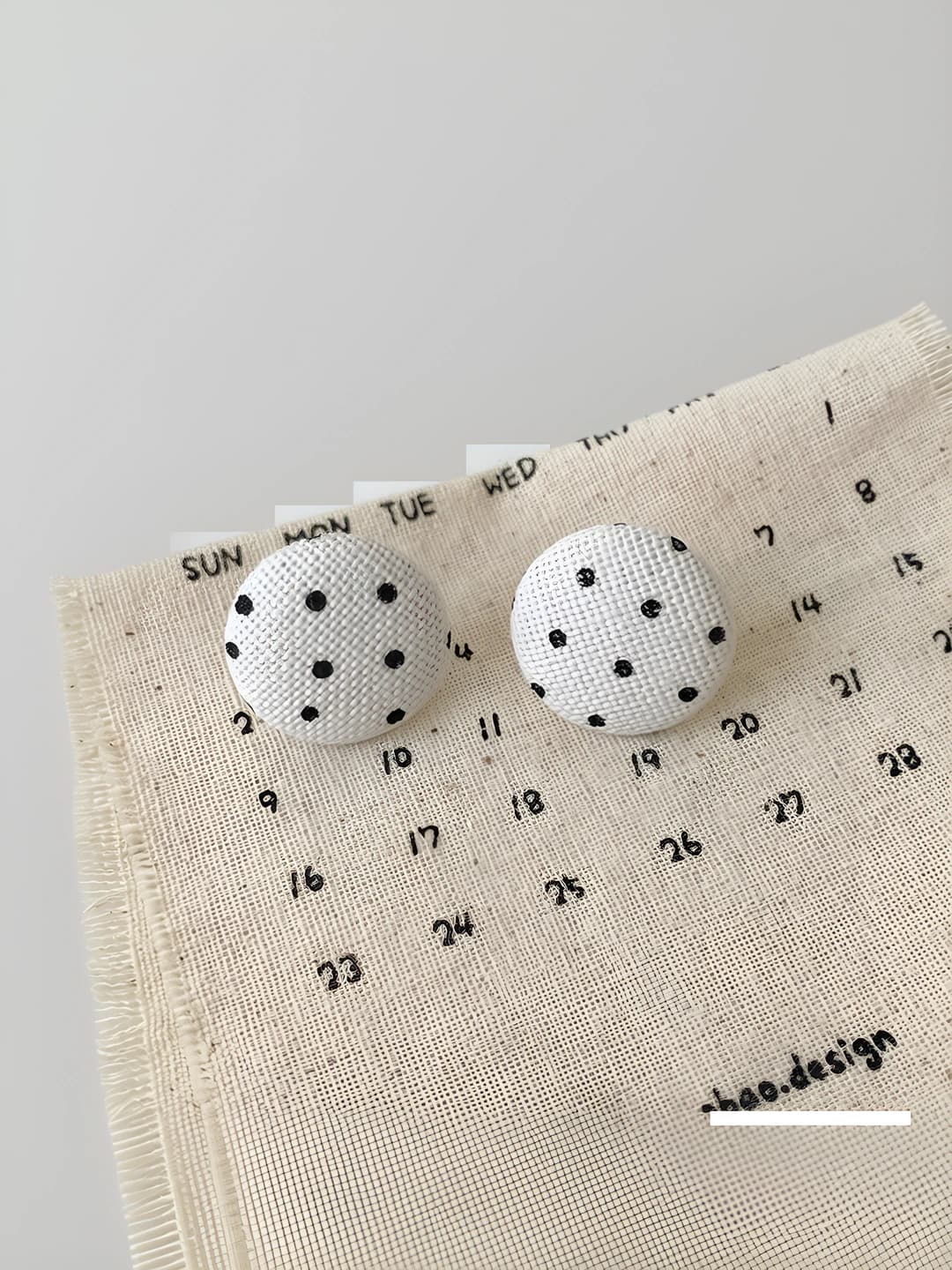 Polka dot round button