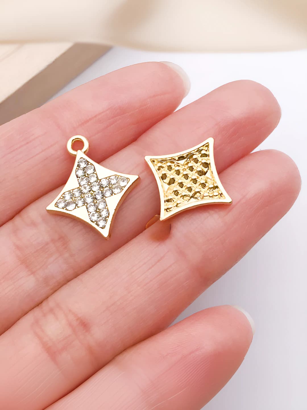 1 шт Бриллиантовая звезда-крест 19x16mm-1g