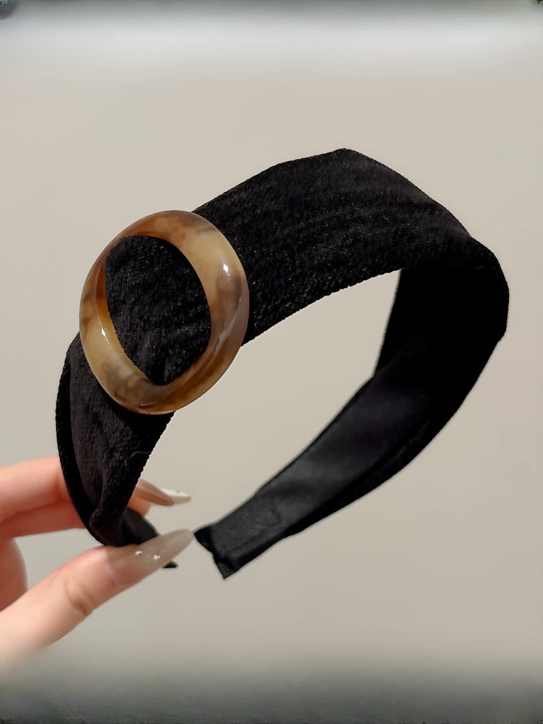 4# Black, base 3 cm, width 5 cm
