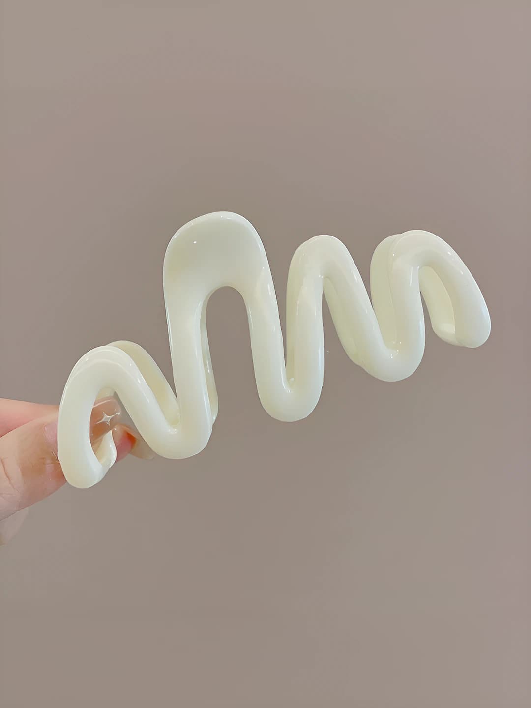 Milk white glossy 11 cm