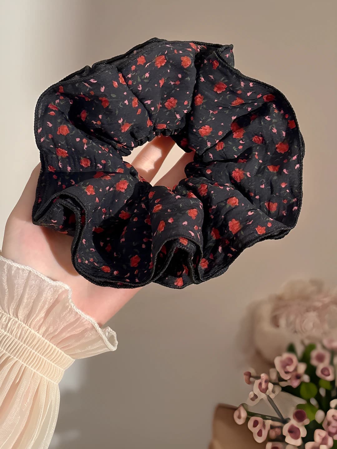 Floral circle - black ~15 cm