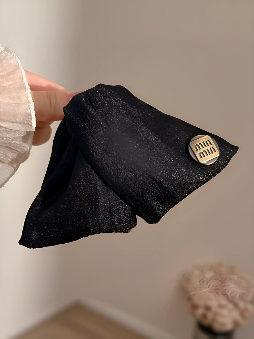 Black mini triangle clip - 13 cm