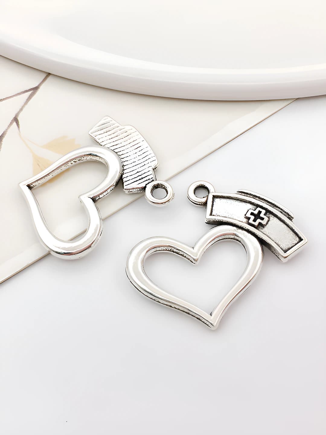 1 pc Antique silver peach heart nurse cap heart 17x20mm-1.5g-10443