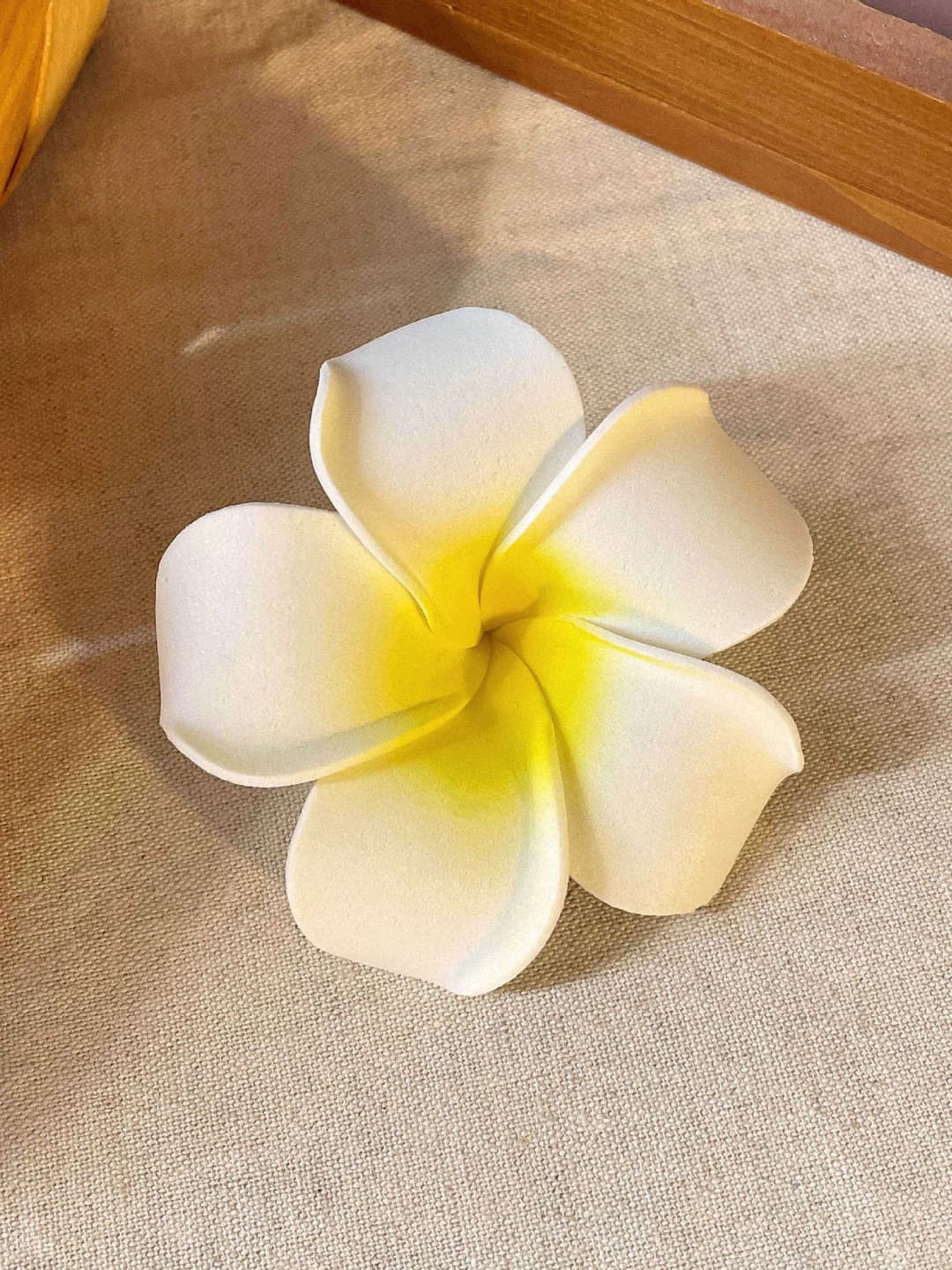 2# Freesia hair clip