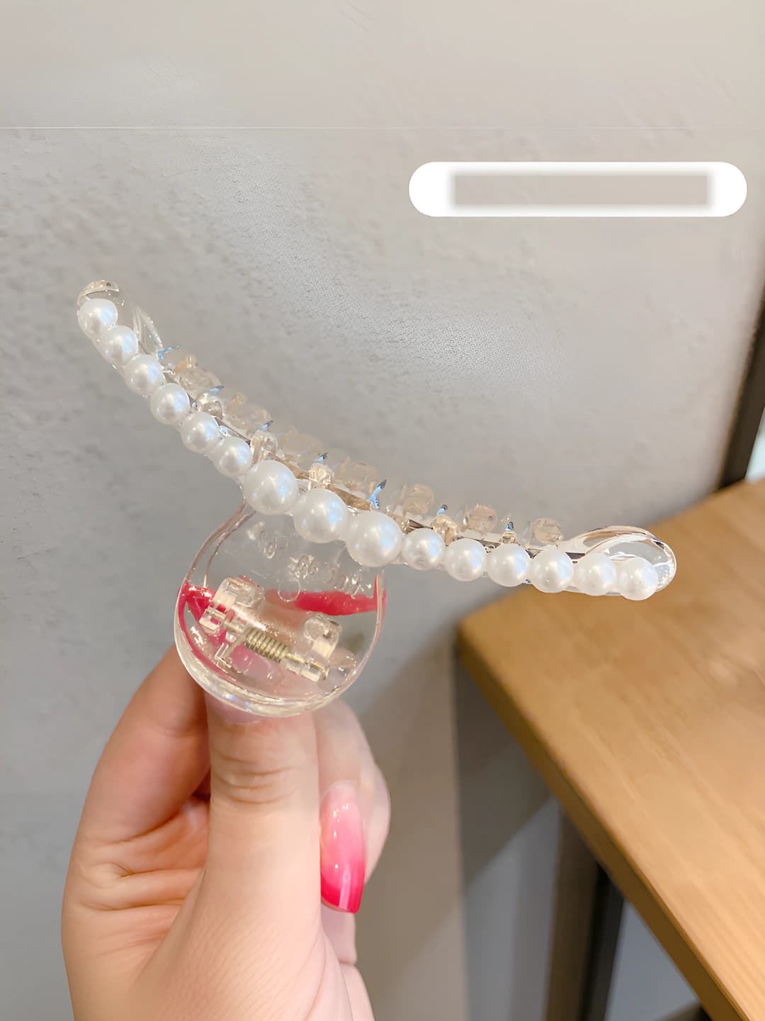 Clear pearl hair clip