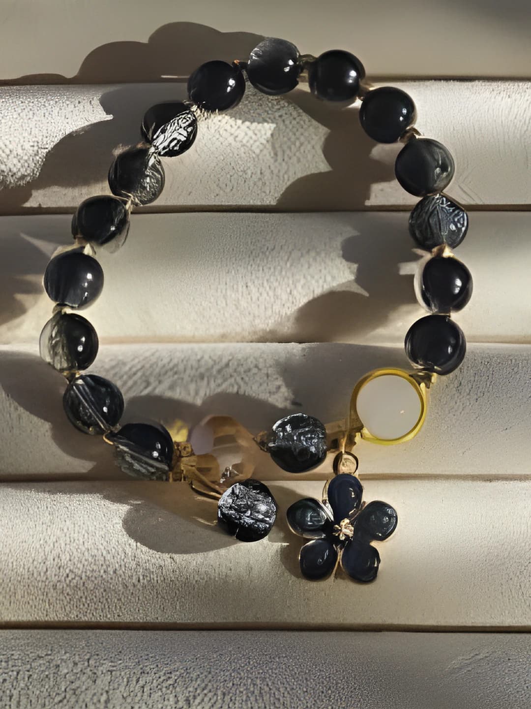 S096-8MM black crystal flower glass