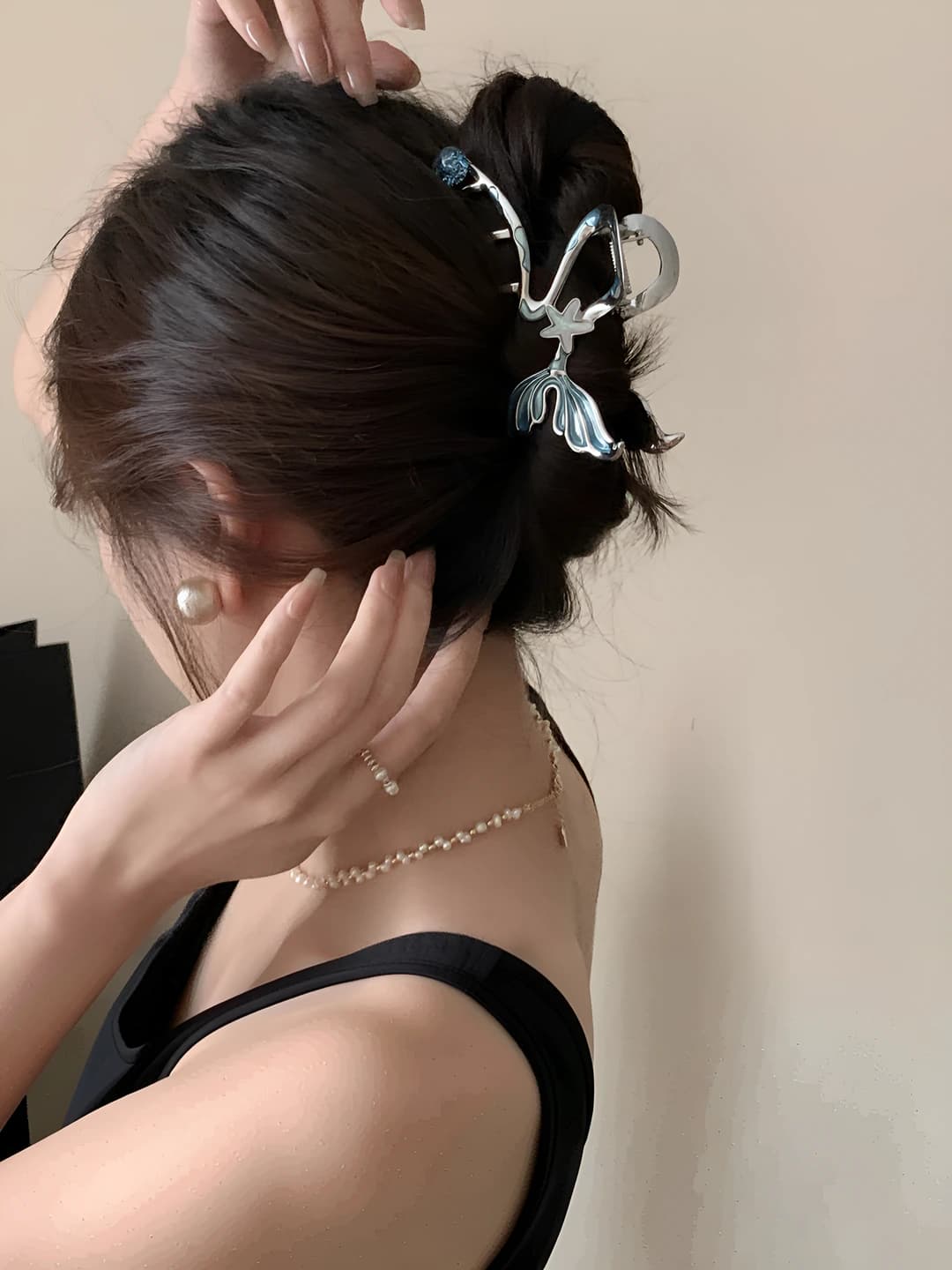 Women's hair clips and combs with star and fishtail: metal, pearl, shark clip, back of head, 2026