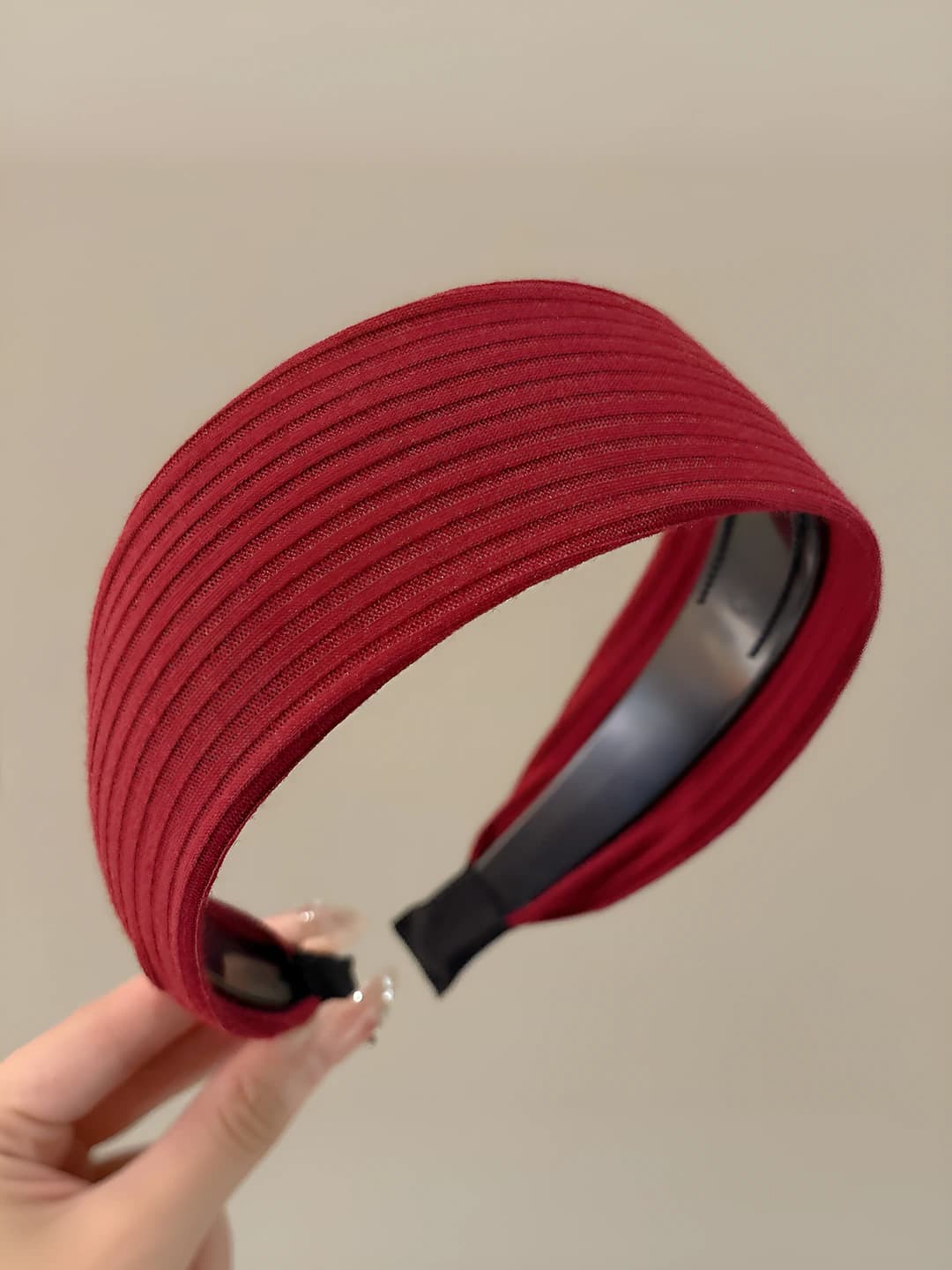 Kengaytirilgan: Bordo, ~5 cm