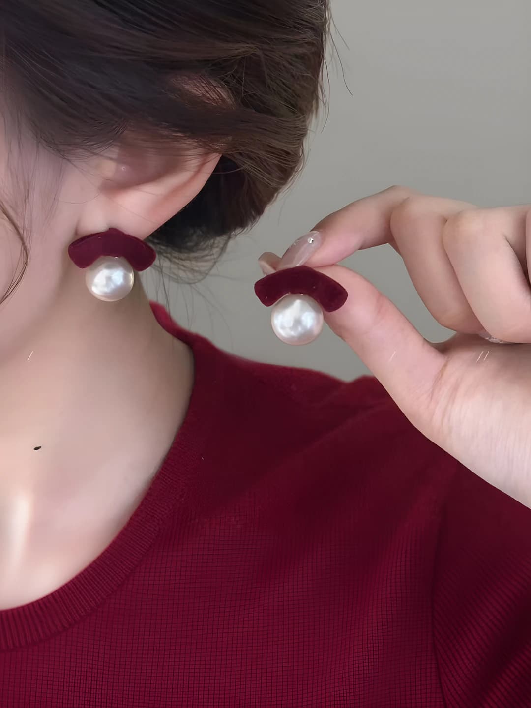 Red flocked bow pearl studs