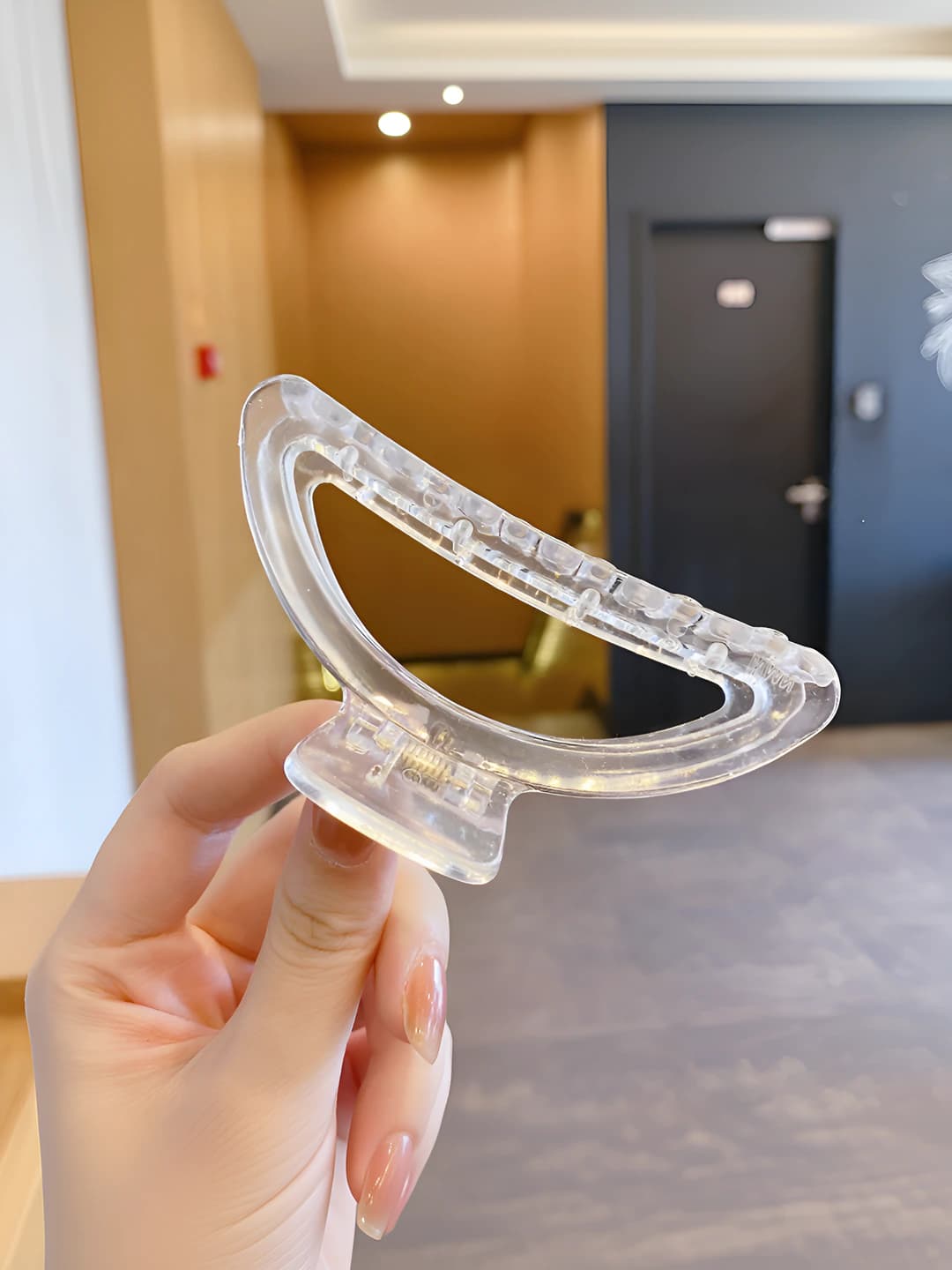 Clear D-clip, 9 cm