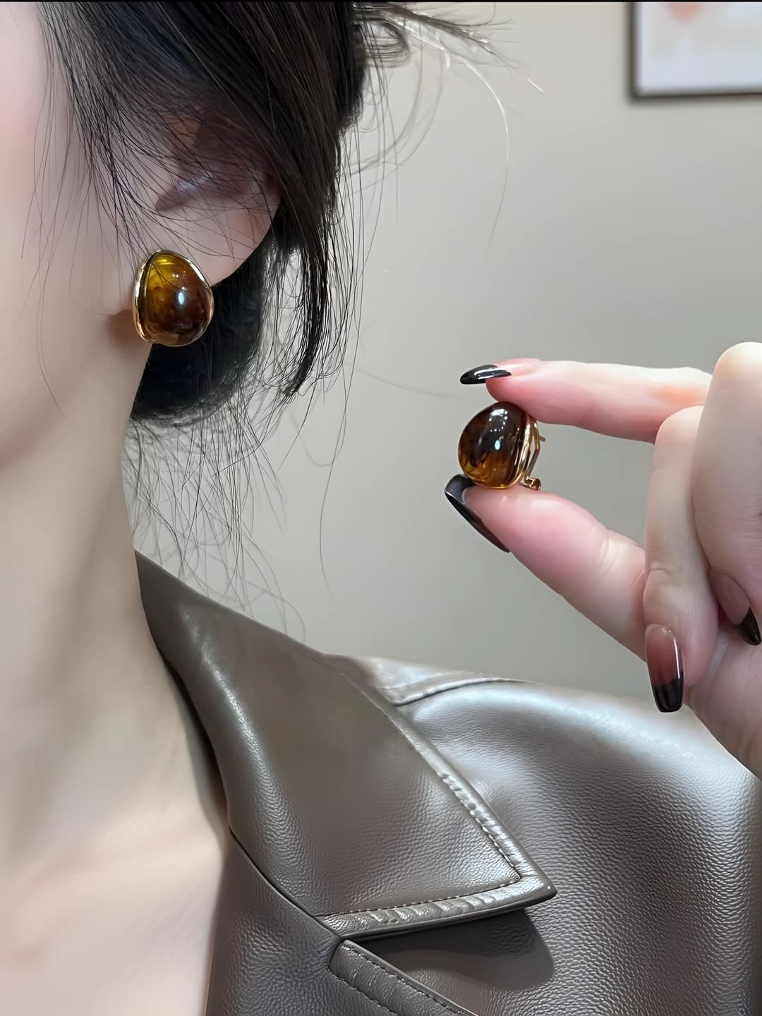 Women's s925 silver post retro style amber teardrop earrings