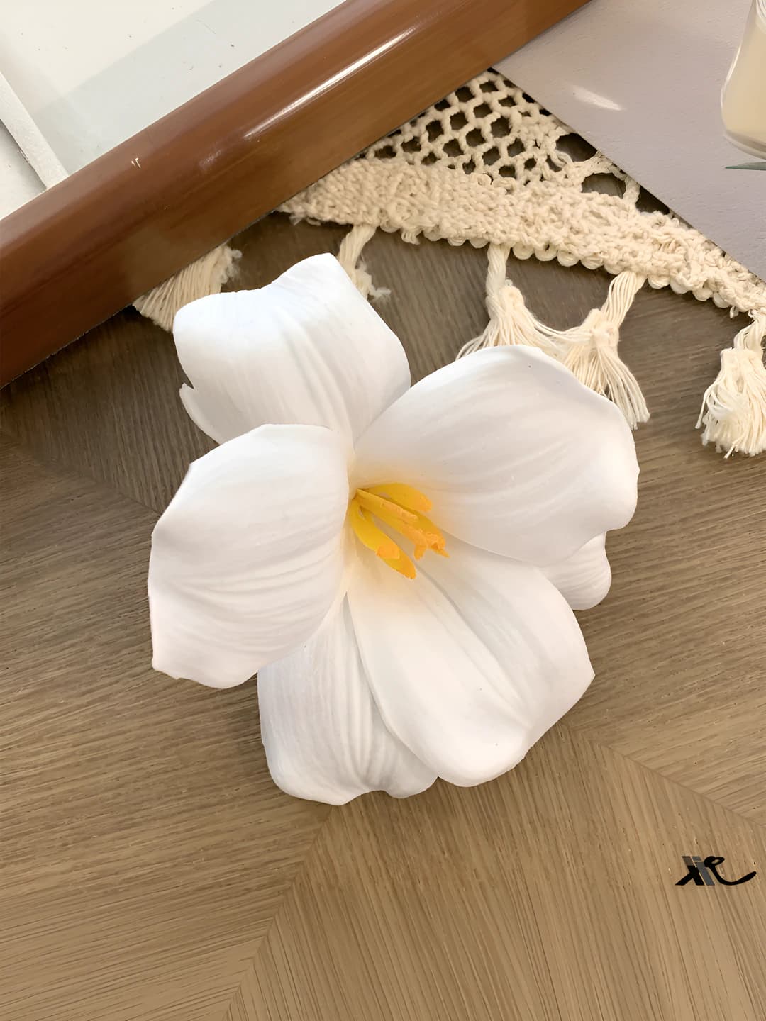 1# Tulip side clip, white