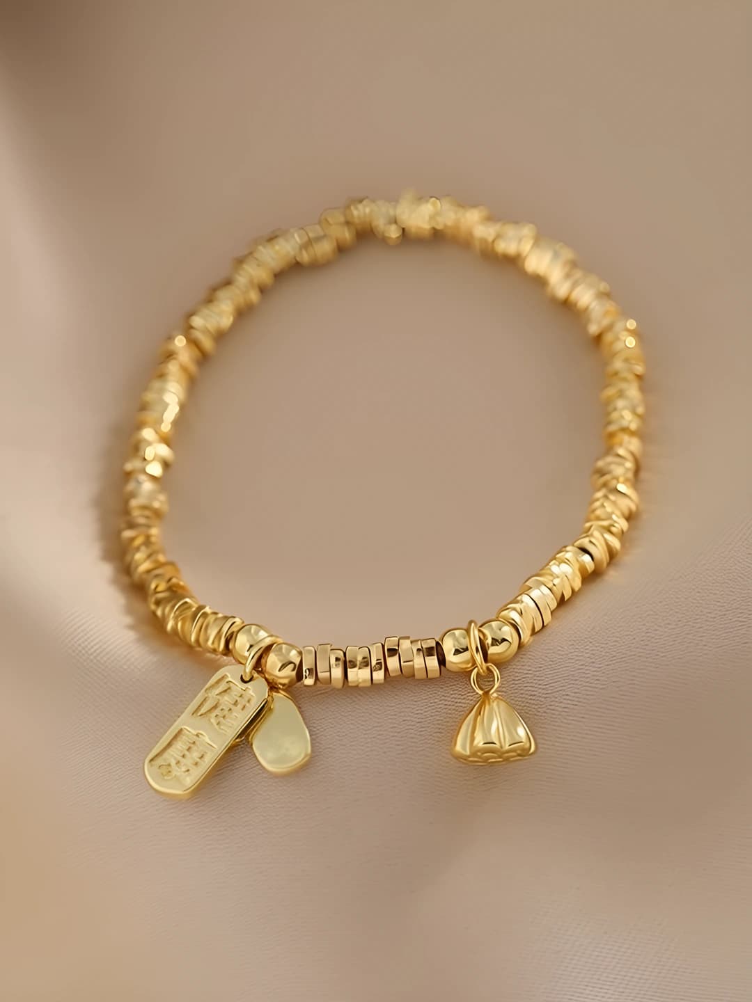Ayollar uchun retro uslubdagi xitoy harflari va lotus naqshli zarrali charm bilaguzuk