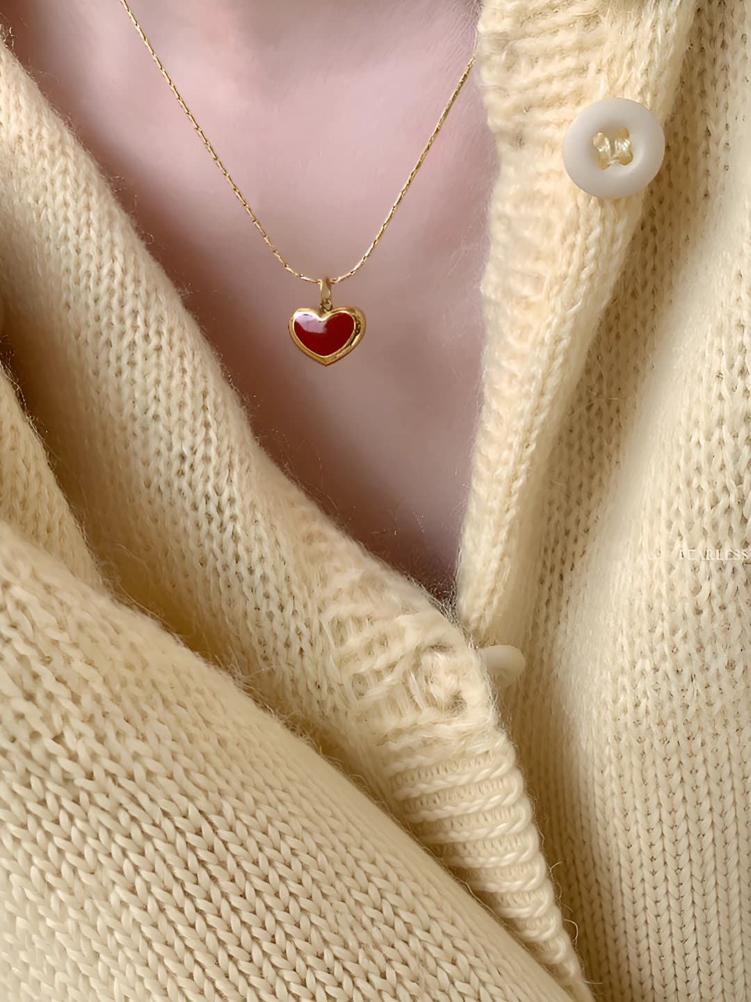 Women's heart pendant necklace, red color, retro style, simple and elegant design for autumn-winter