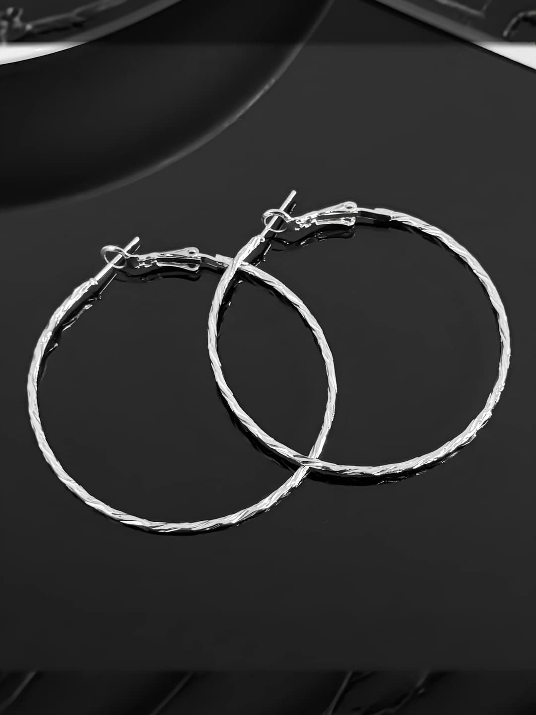 Silver thin hoop