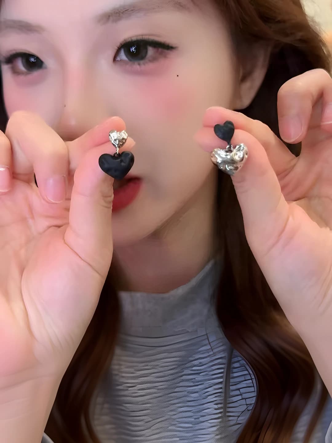 Women's black asymmetric heart-shaped earrings, 2026, stylish style, alloy