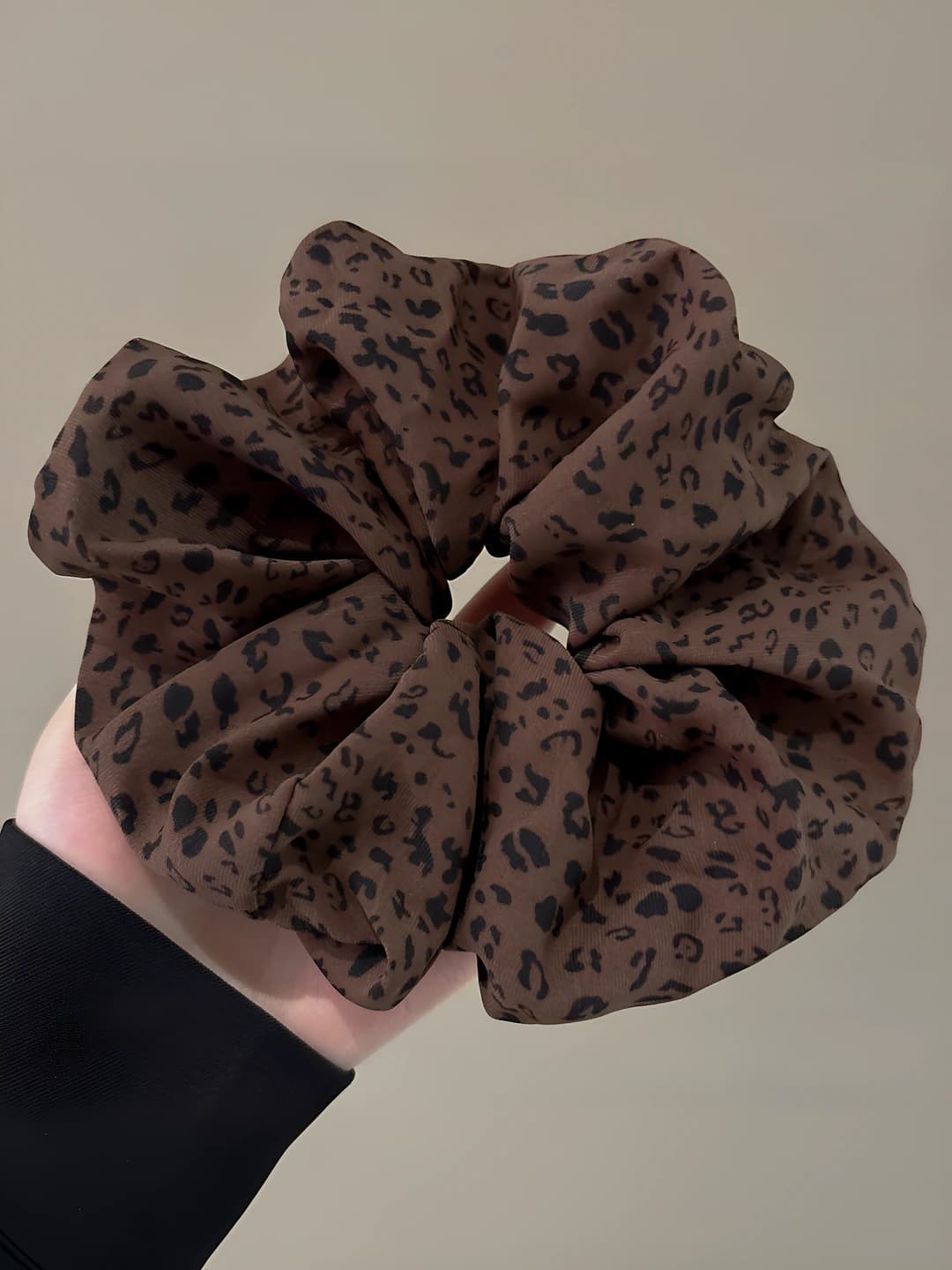 To'q kofe leopard bosilmagan chekka taxminan 15 cm