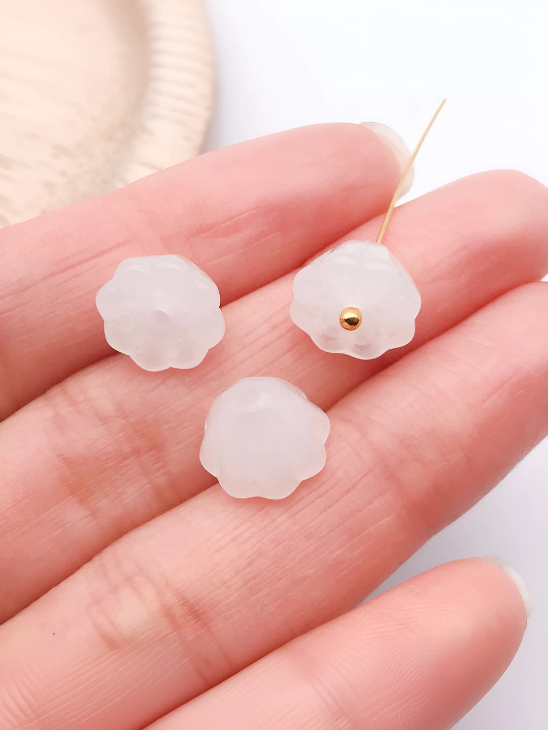 1 шт. 10x7mm белый лотос 1.4mm-0.8g