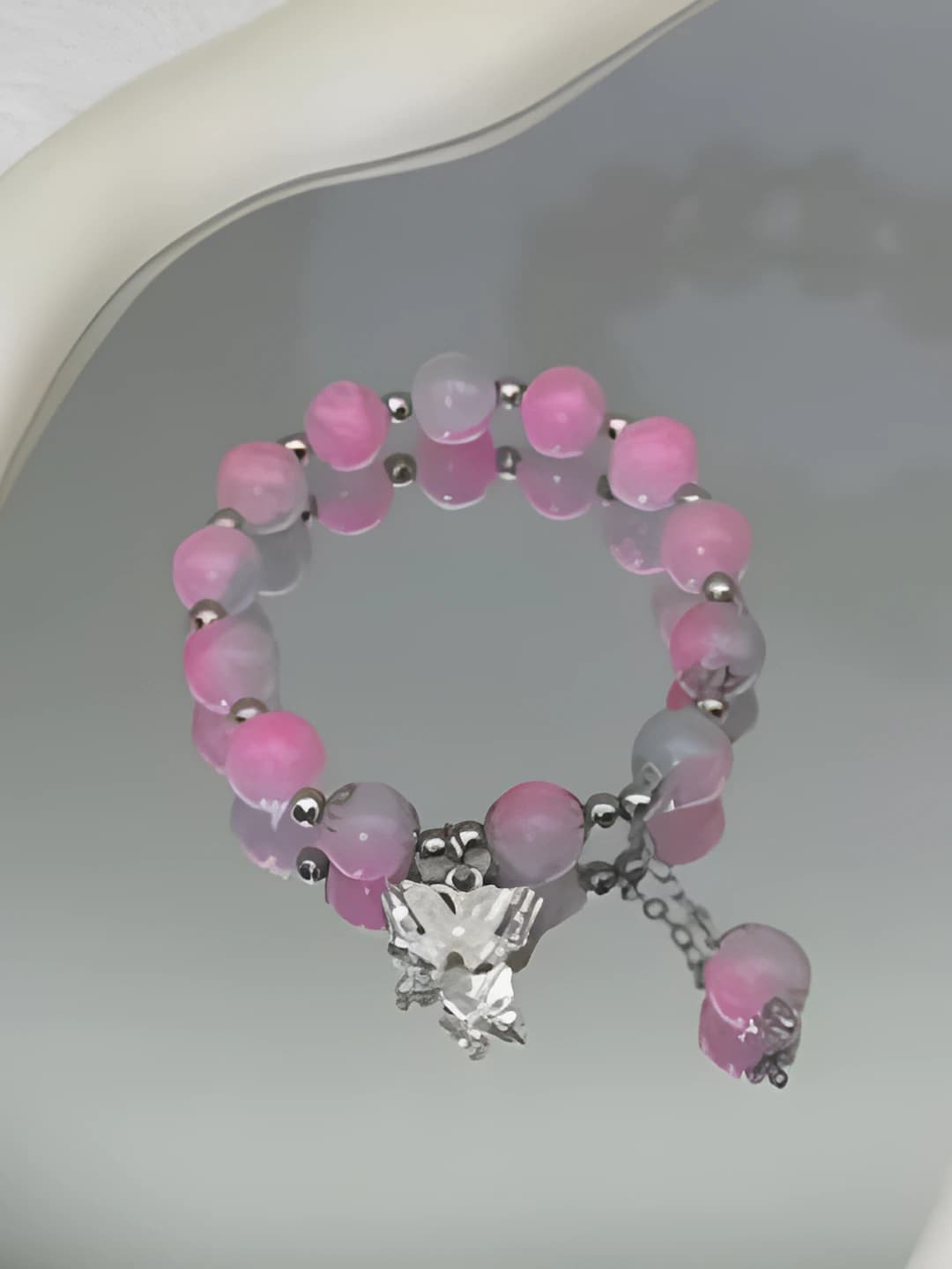 Butterfly malina-pushti