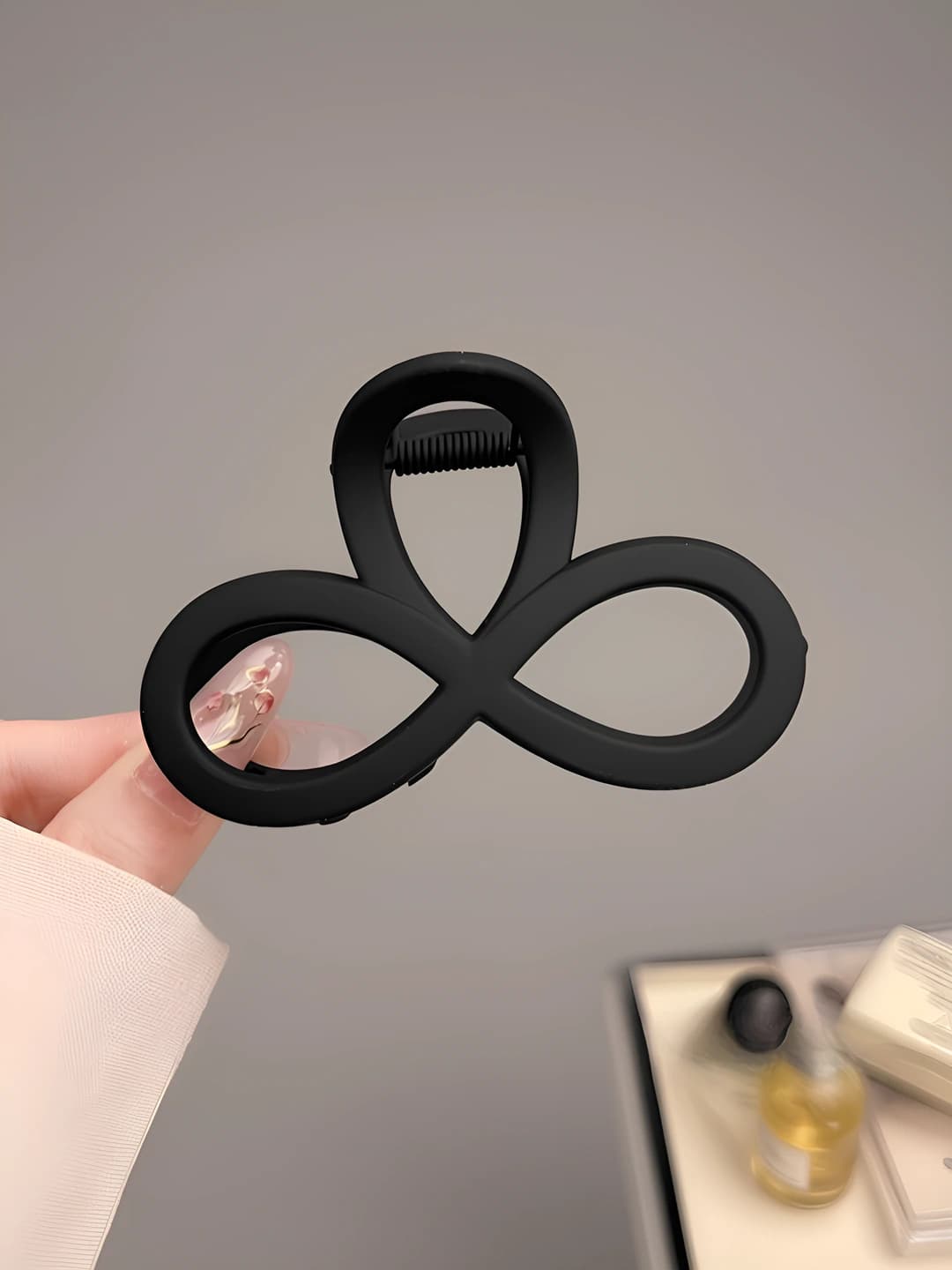 Black clip 8 cm