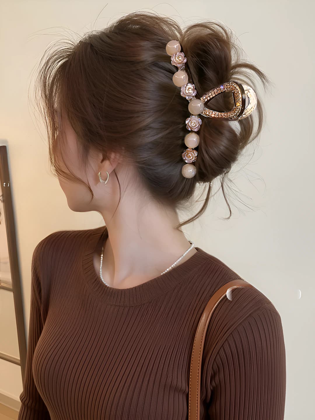 Champagne camellia clip