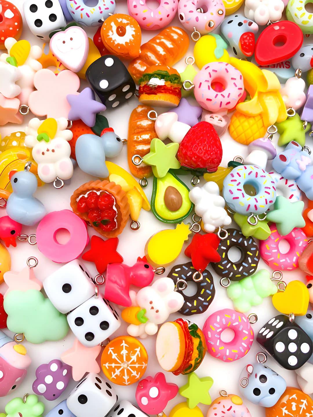 Ayollar uchun DIY sharmlar: 20mm o'lchamli, 10 yoki 20 dona tasodifiy aralash, plastmassa/resin material, o'tloq va donut shaklidagi, Buzz Lightyear IP dizayn elementi