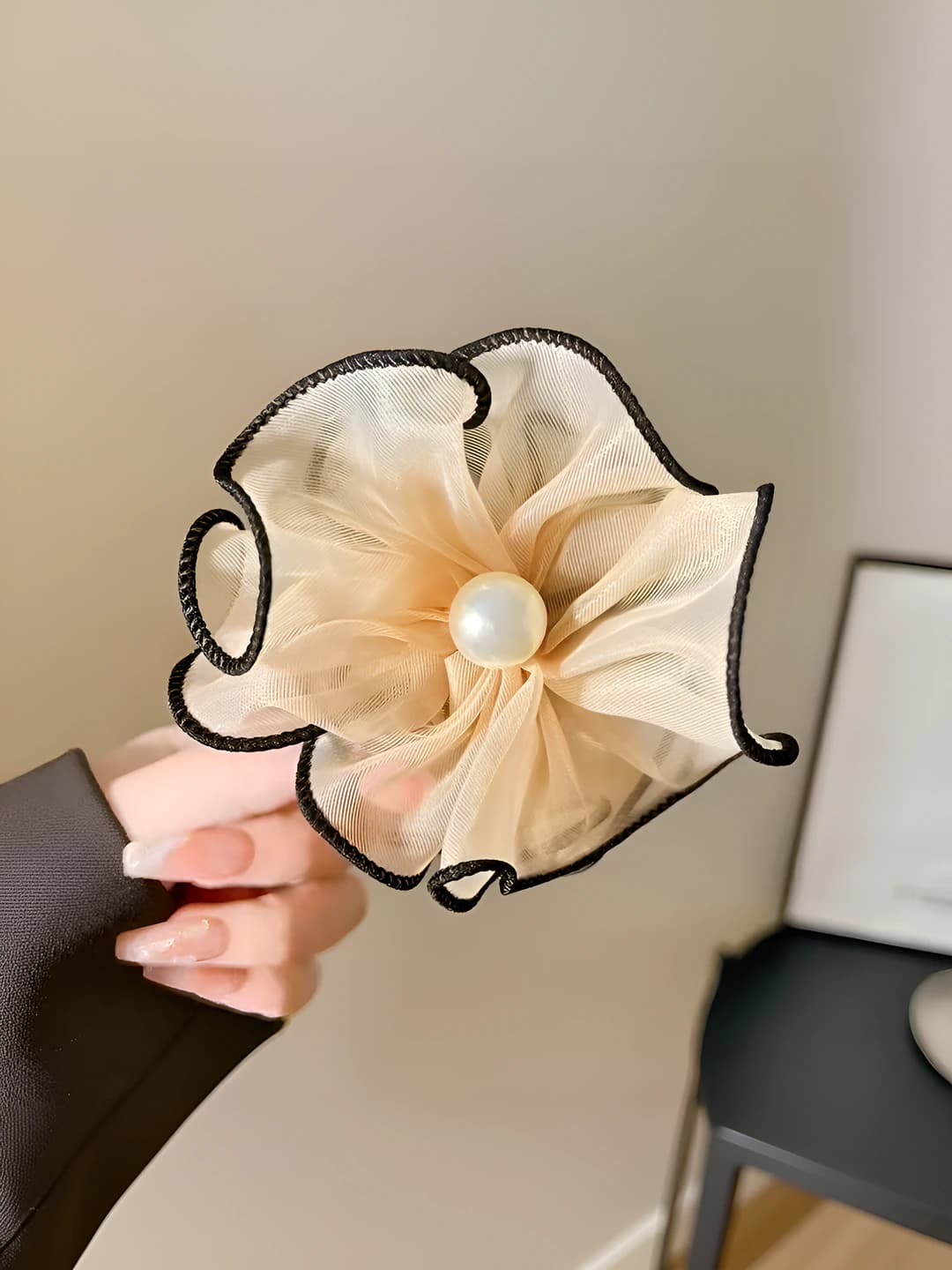 Yellow bud-shaped hair clip