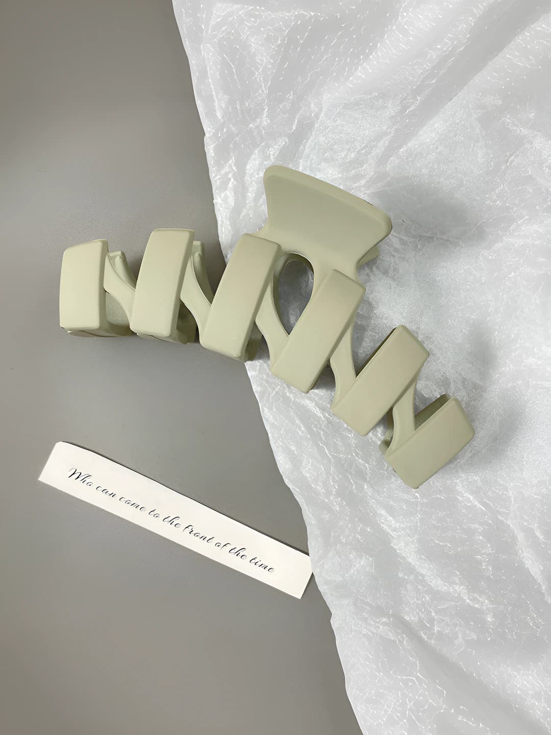 1# Irregular grey clip