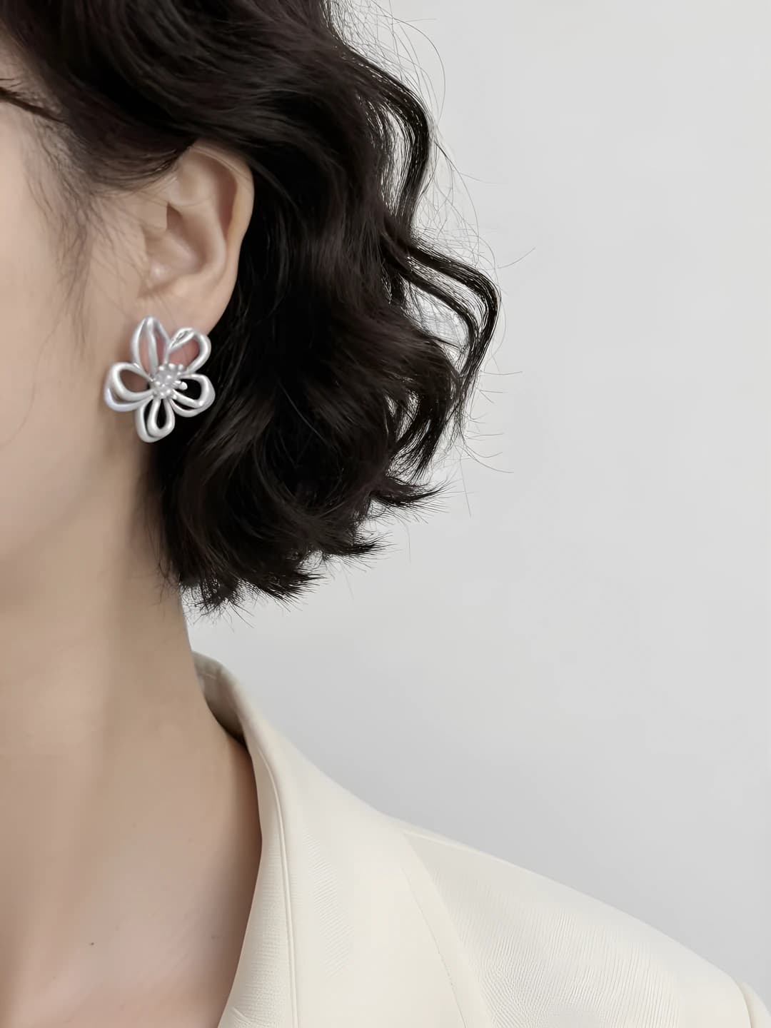 Blue openwork floral earrings