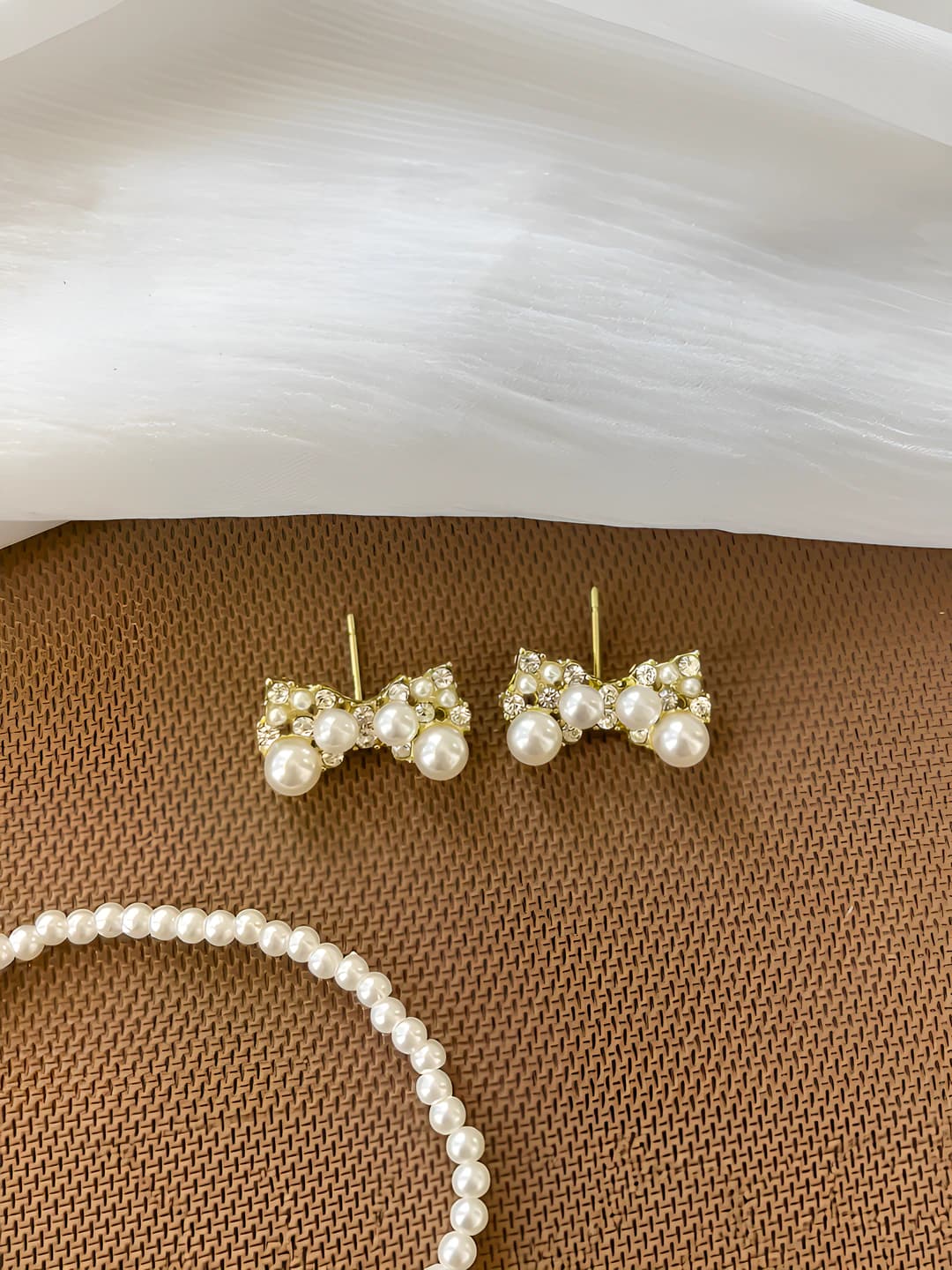 Bow pearl studs (925 silver post)