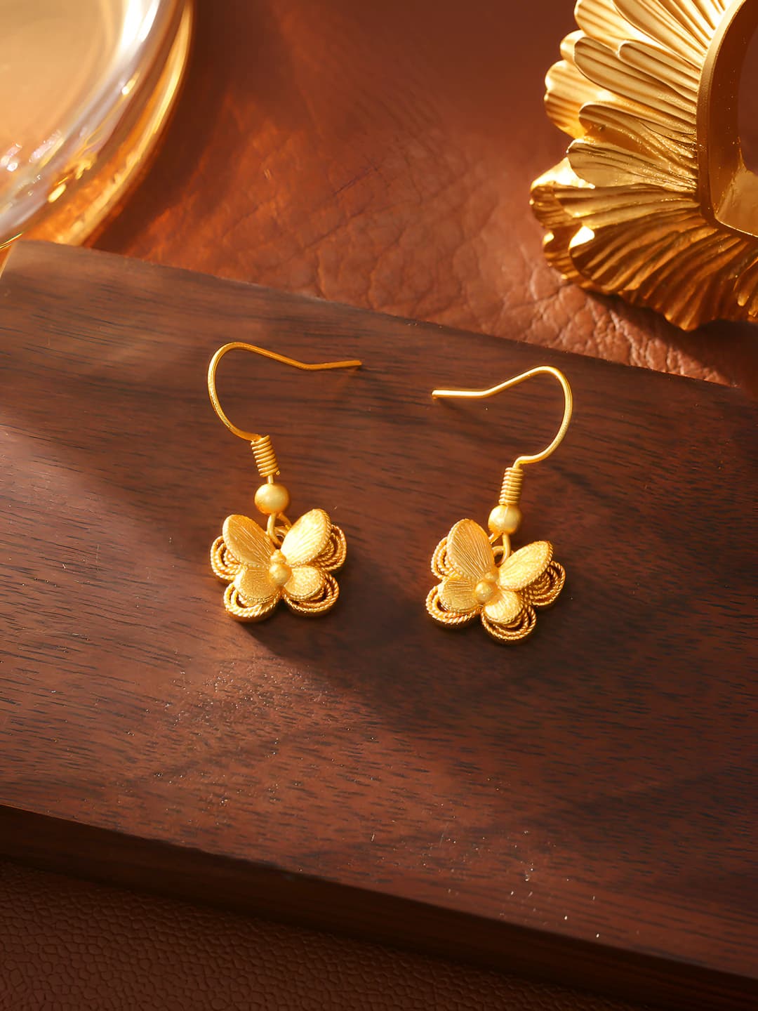 Women's retro style butterfly earrings made of brass with real gold plating