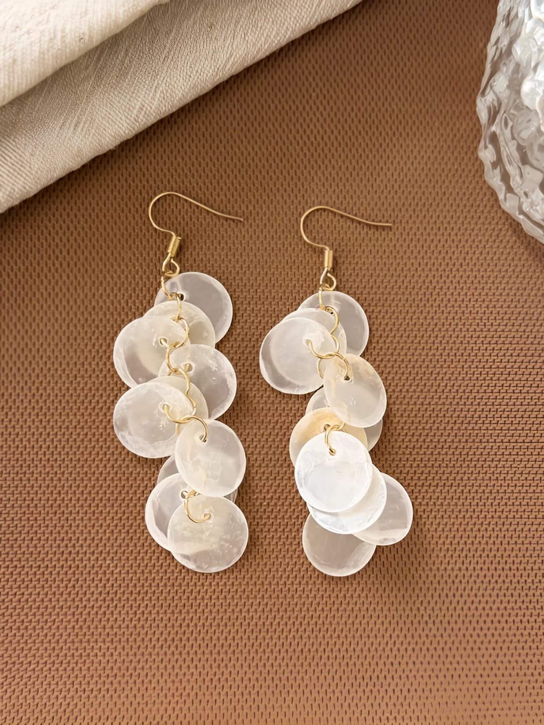 Shell white circle hook earrings