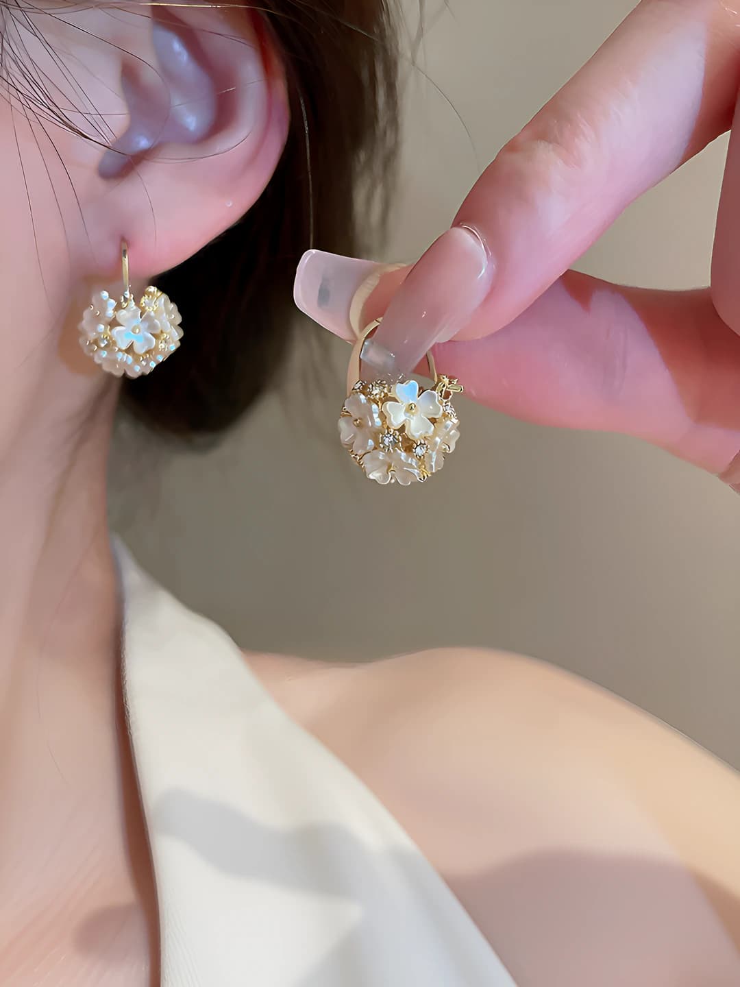 Women's 925 silver earrings with floral and geometric design element, in Chanel style