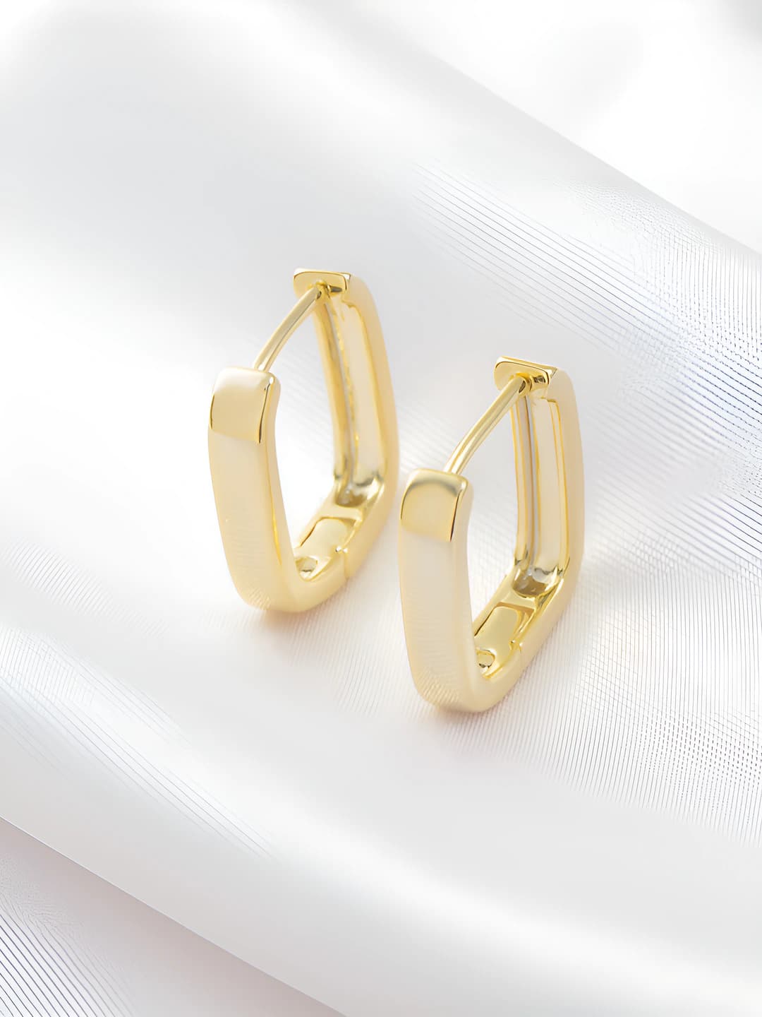 Women's geometric earrings with metallic design element in ins style