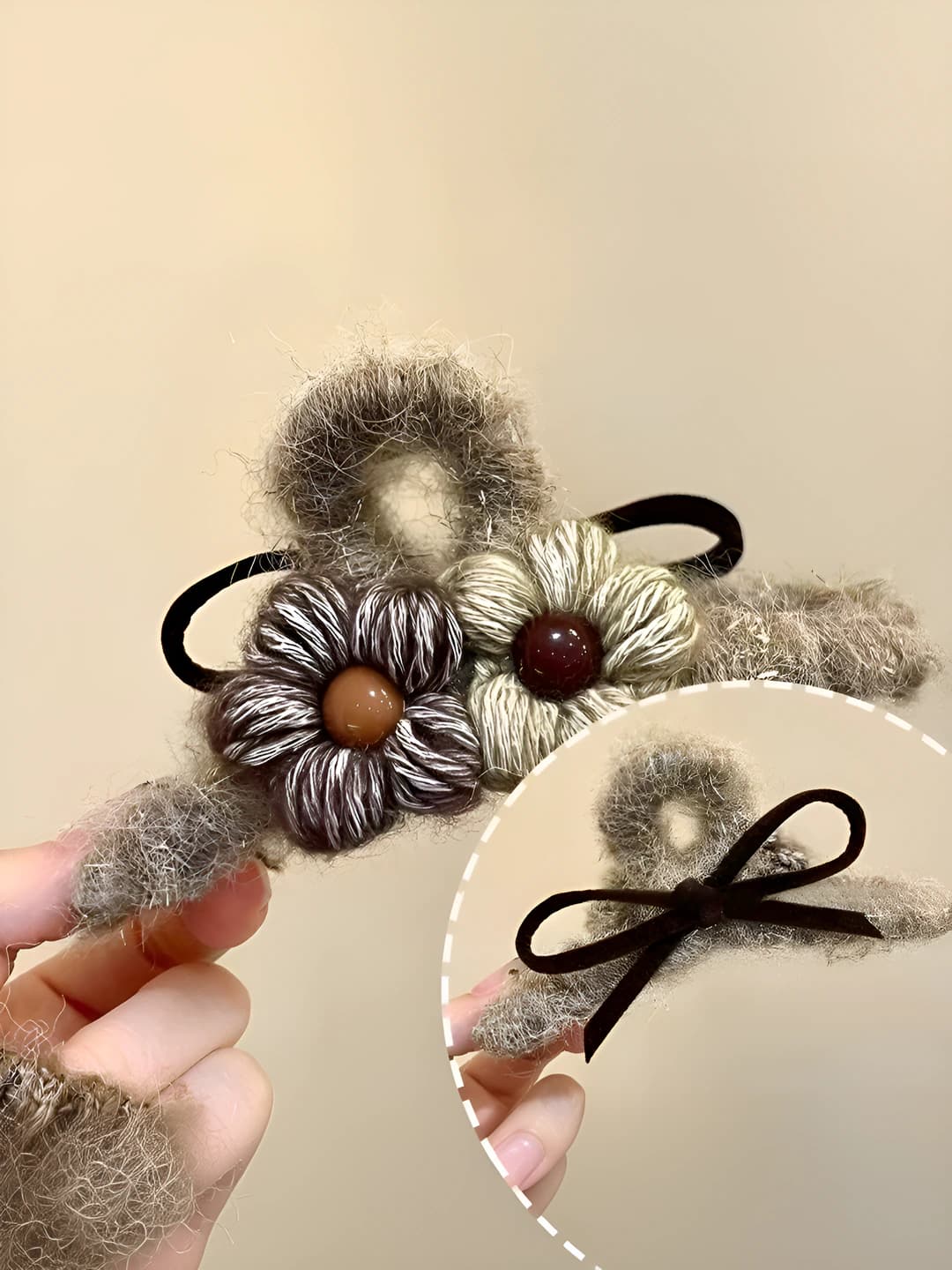 Кофейный мягкий цветочный зажим