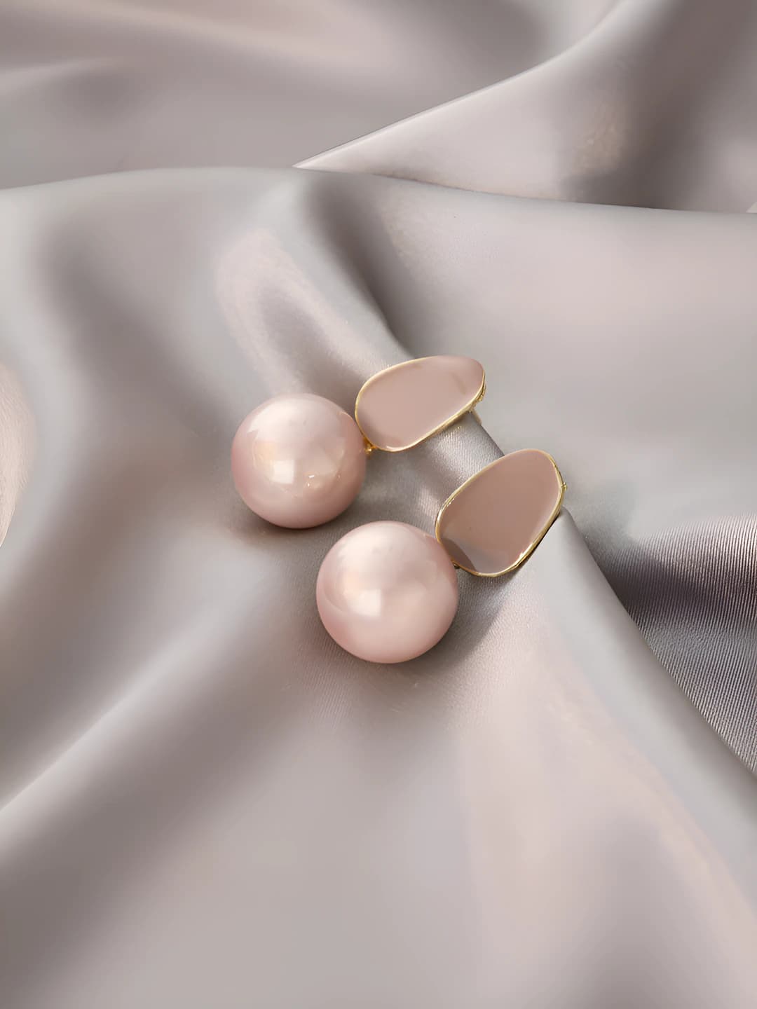 Pearl stud