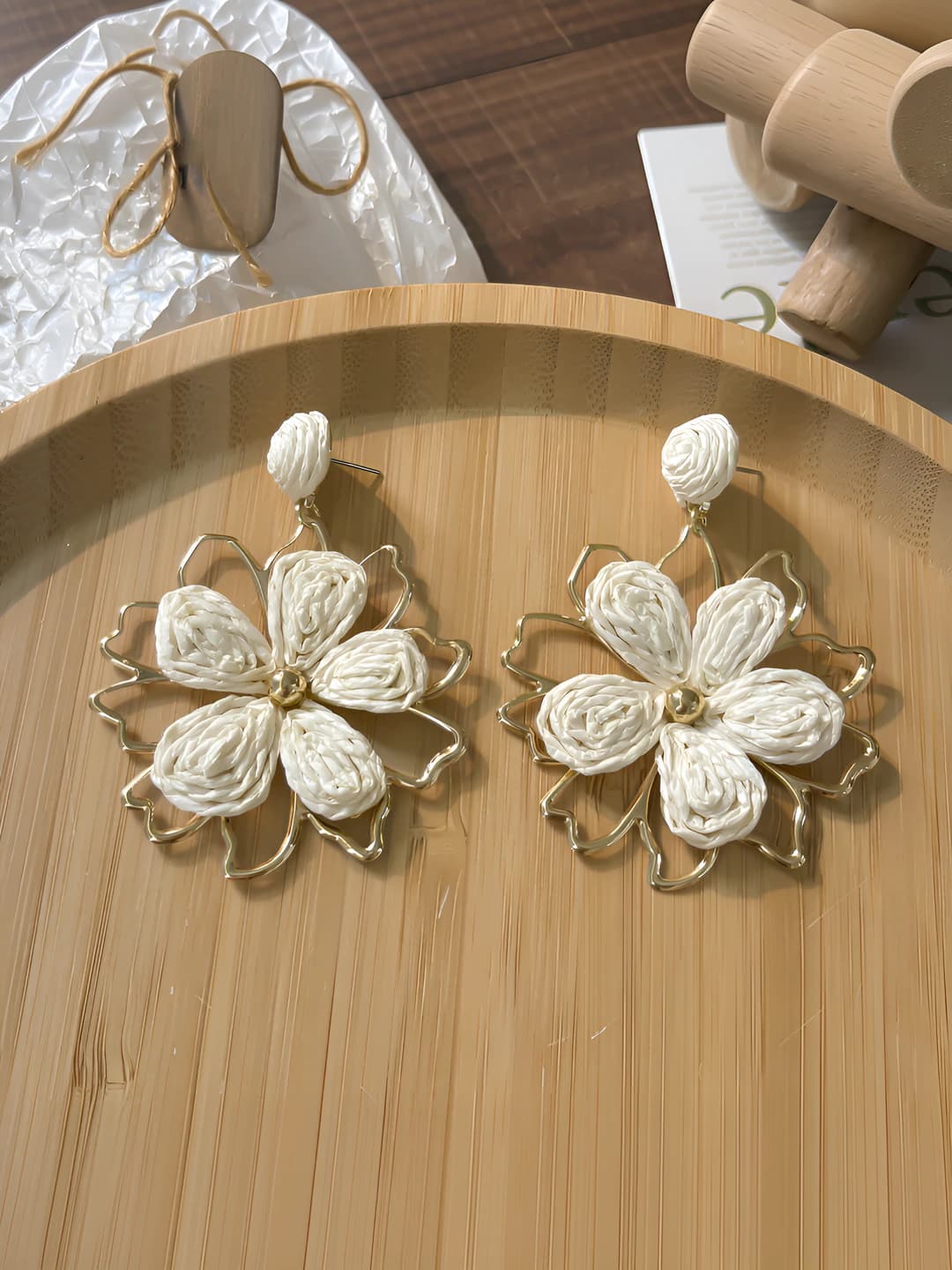 White straw sunflower studs