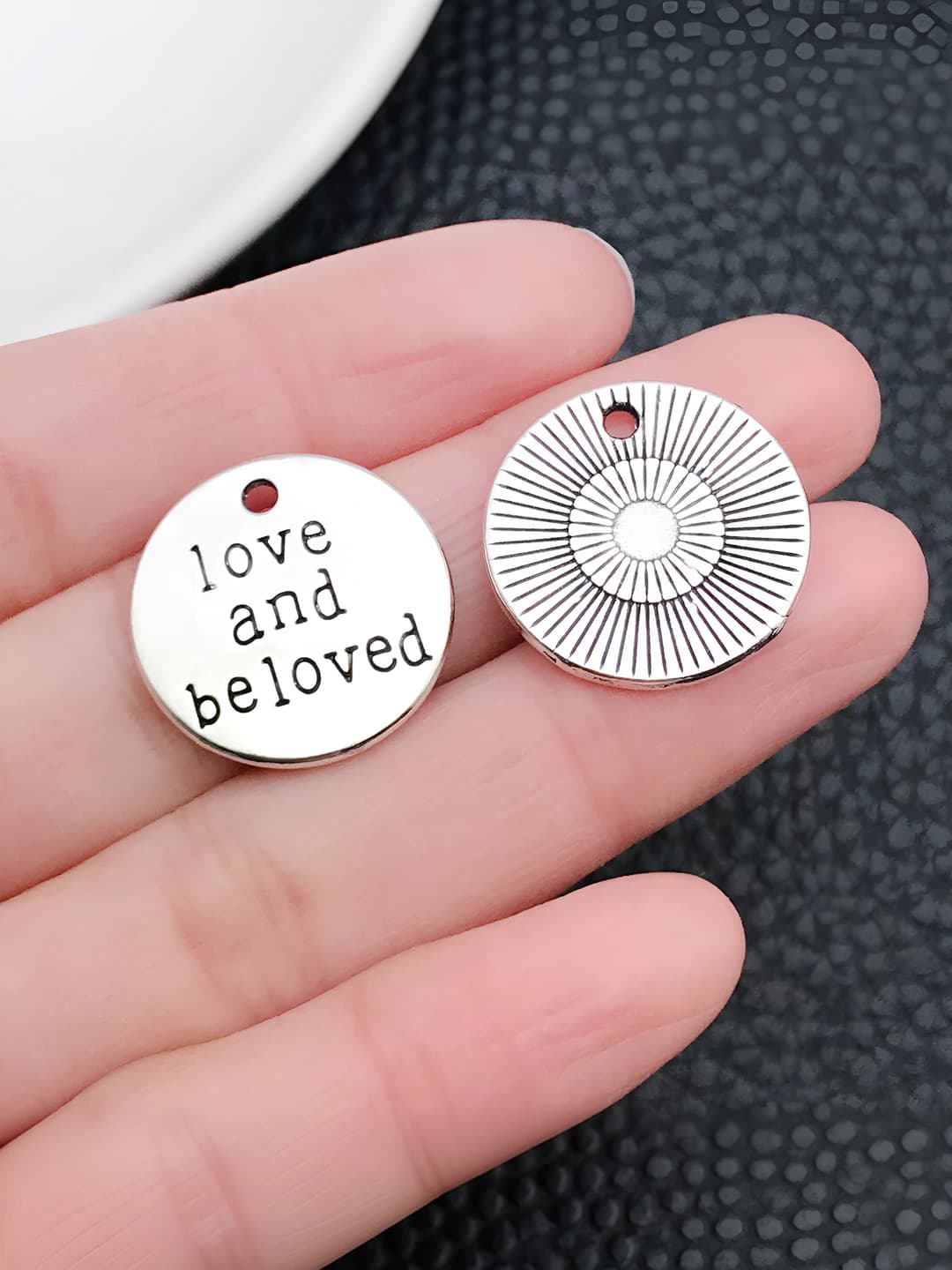 1 dona Qadimiy kumush doira loveandbeloved harf plitasi 20x20mm-2.7g