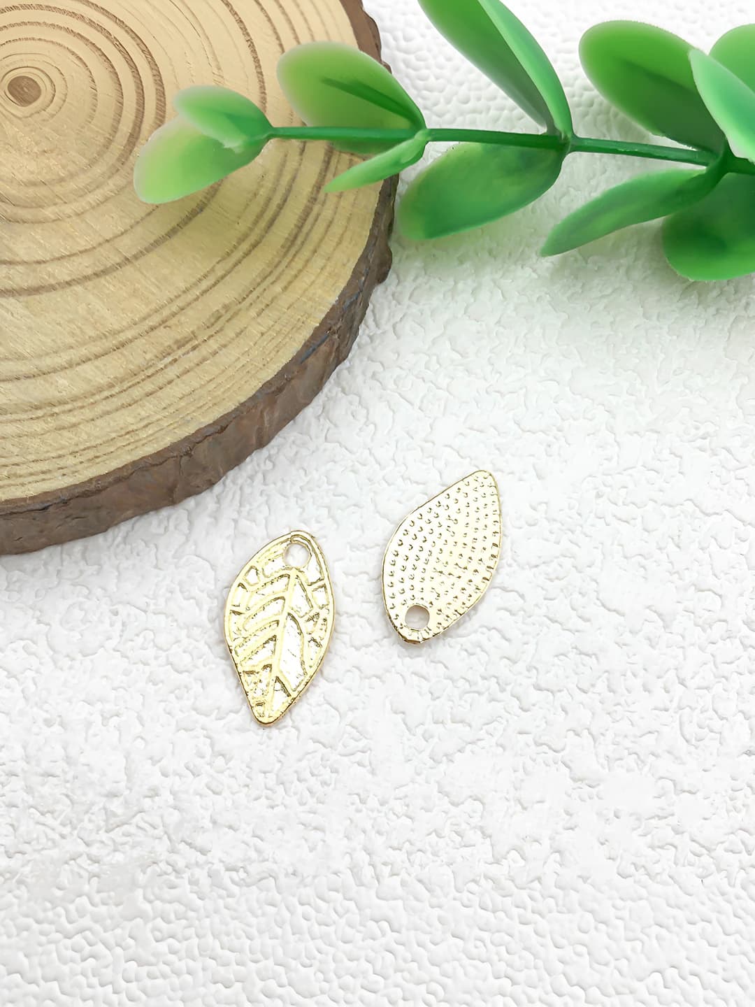 1 pc Textured single-sided leaf 9x17mm-0.5g-18327