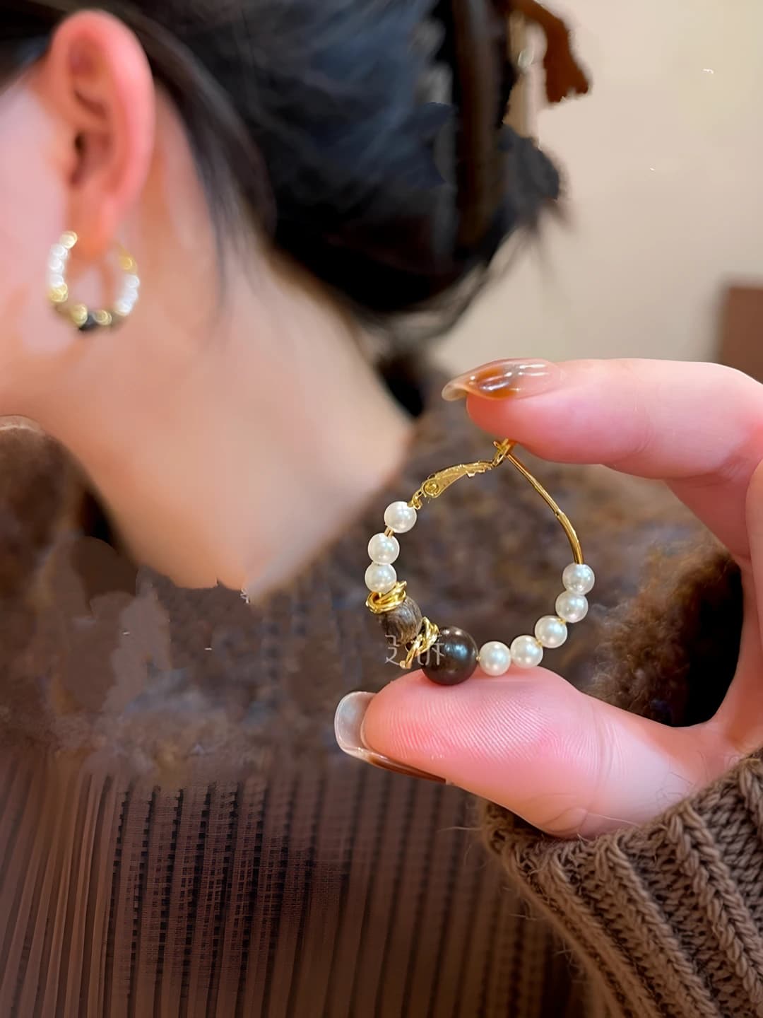 Women's retro tiger eye hoop earrings, autumn-winter, light luxury style, made of alloy and copper
